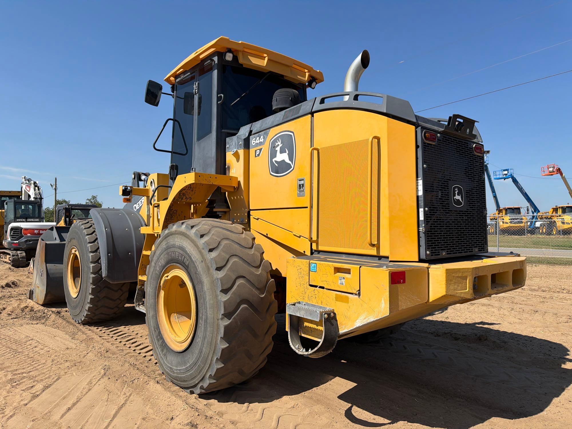2022 John Deere 2644