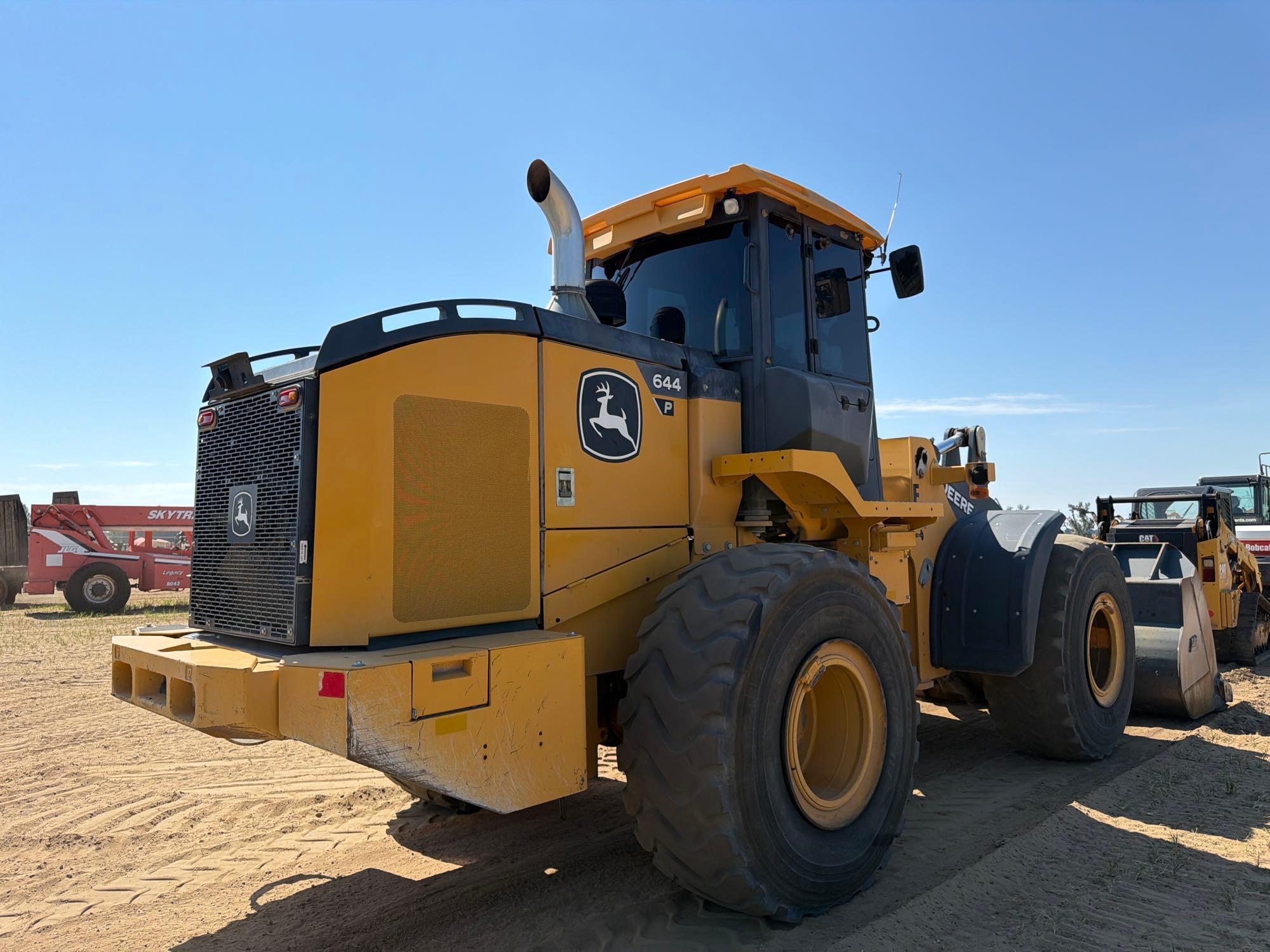 2022 John Deere 2644