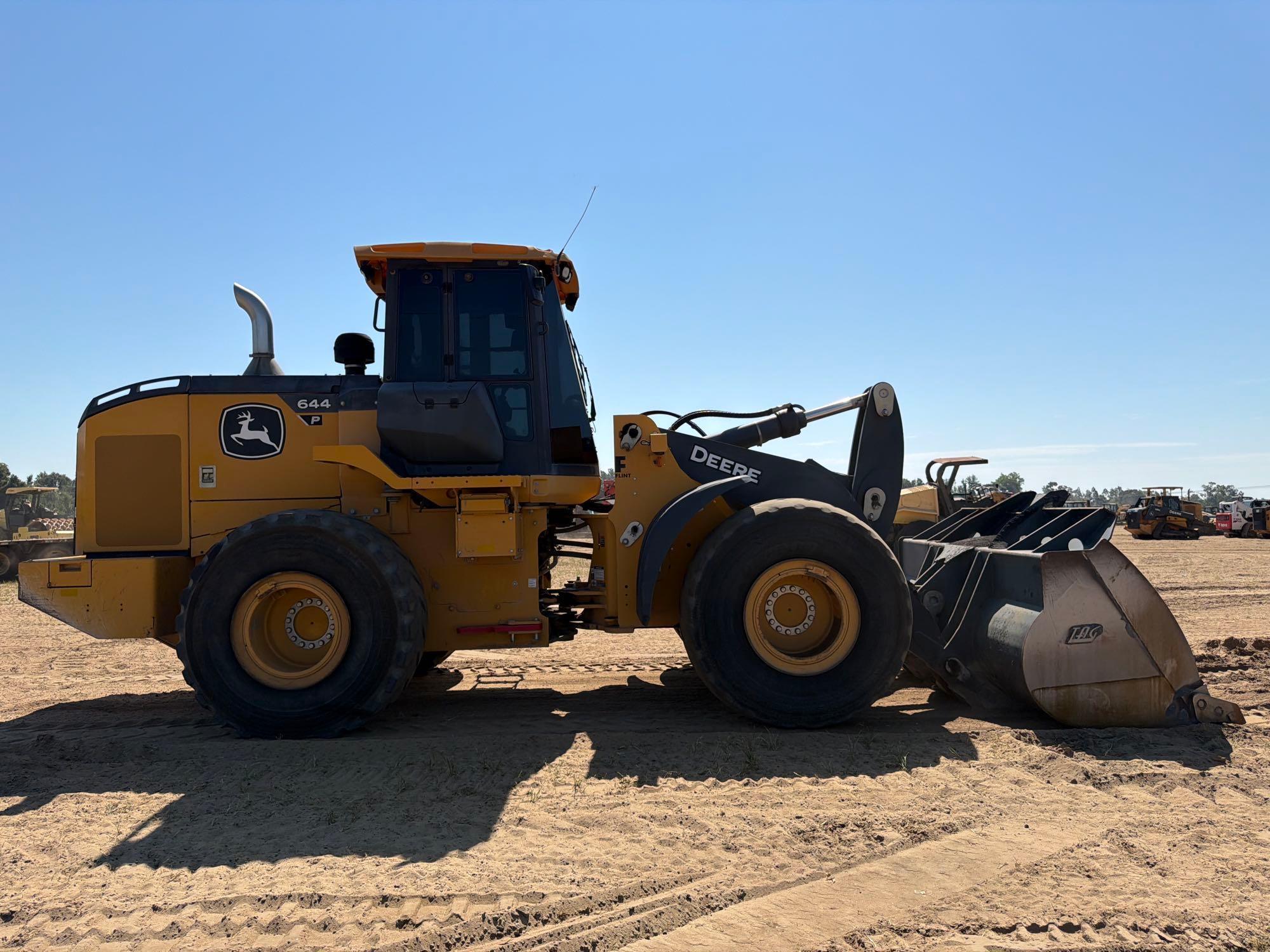 2022 John Deere 2644
