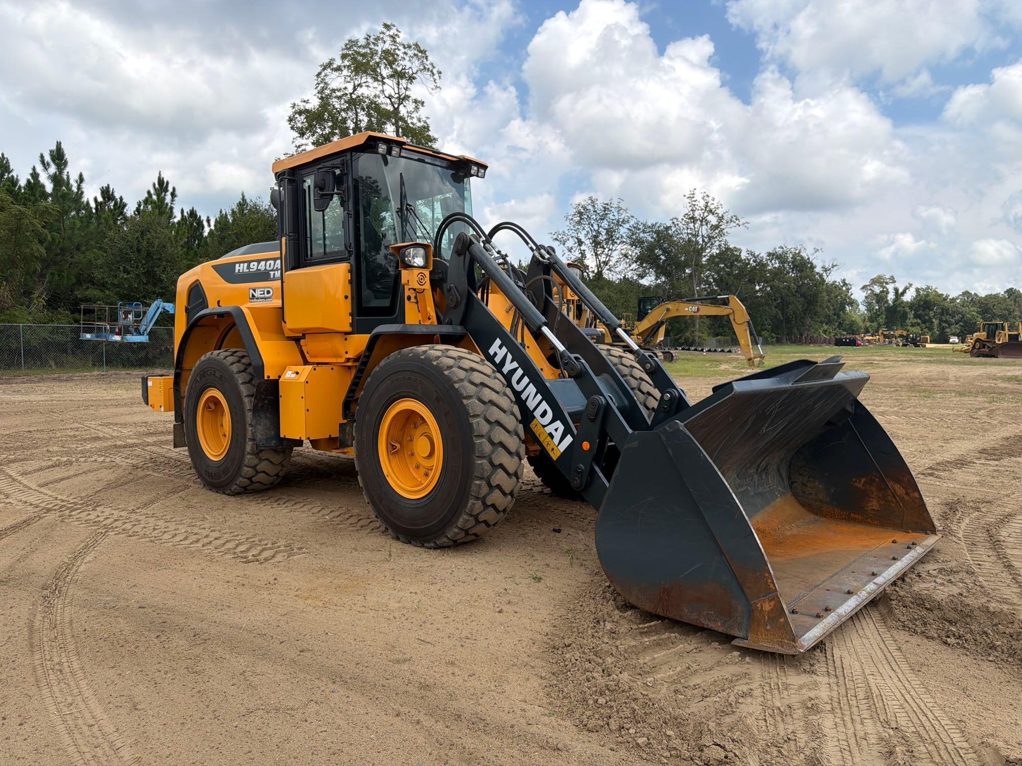 Hyundai 940