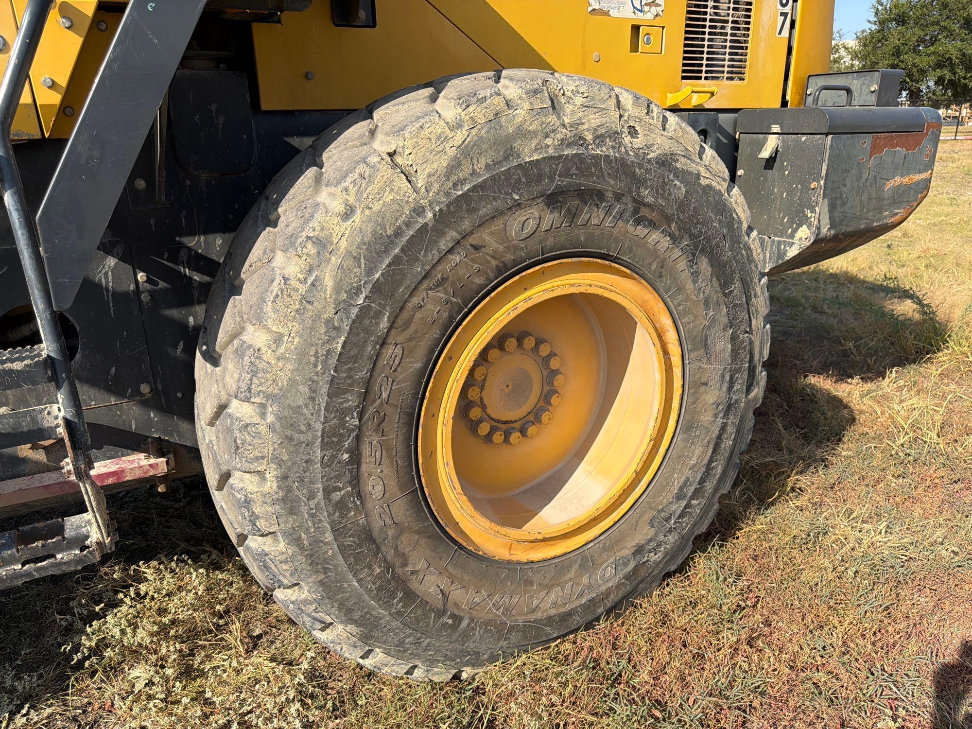 Komatsu WA320-7