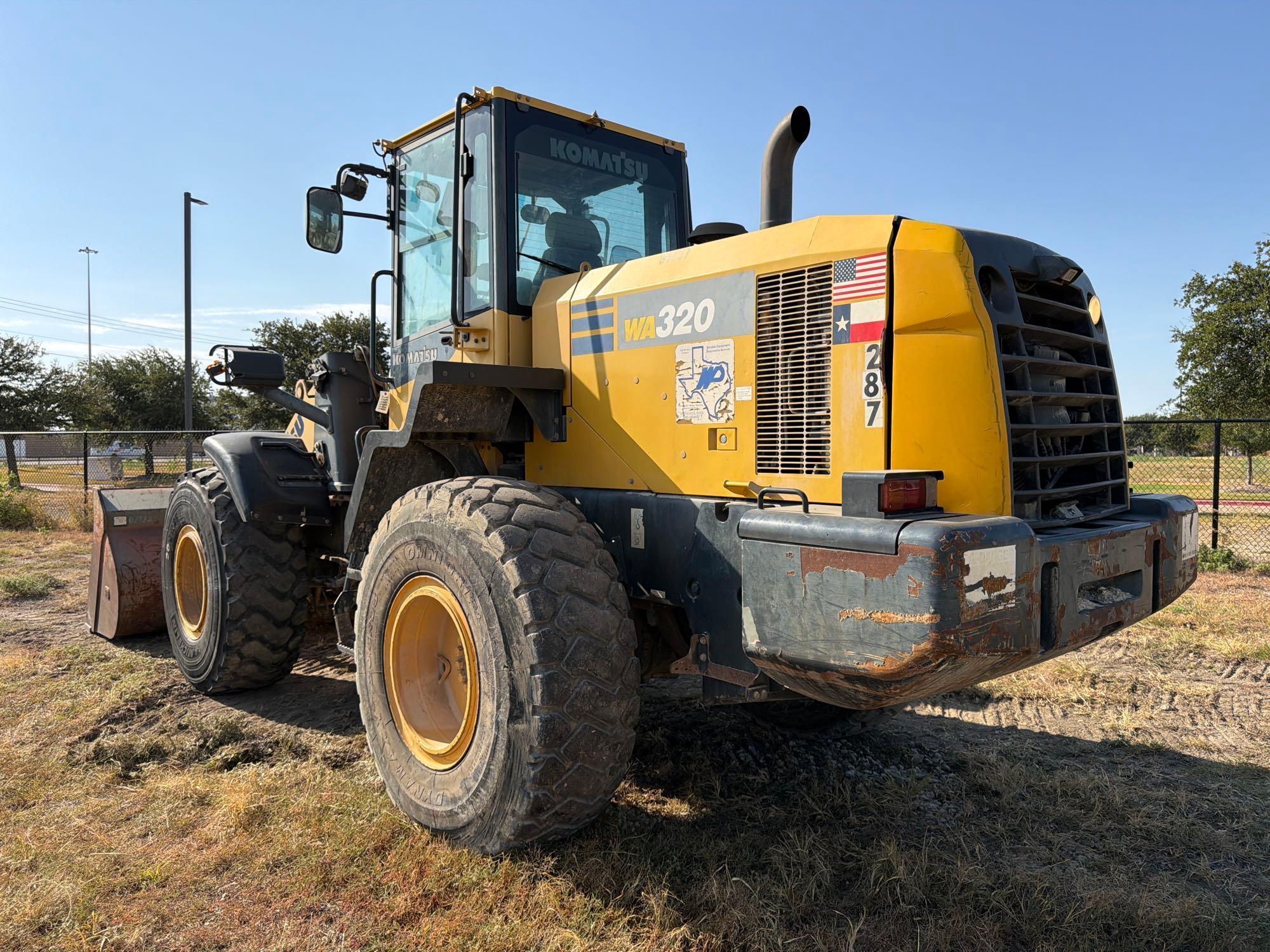 Komatsu WA320-7