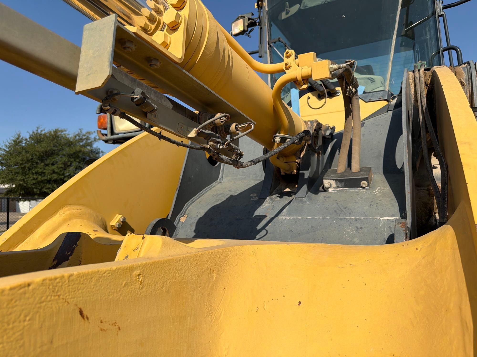 Komatsu WA320-7