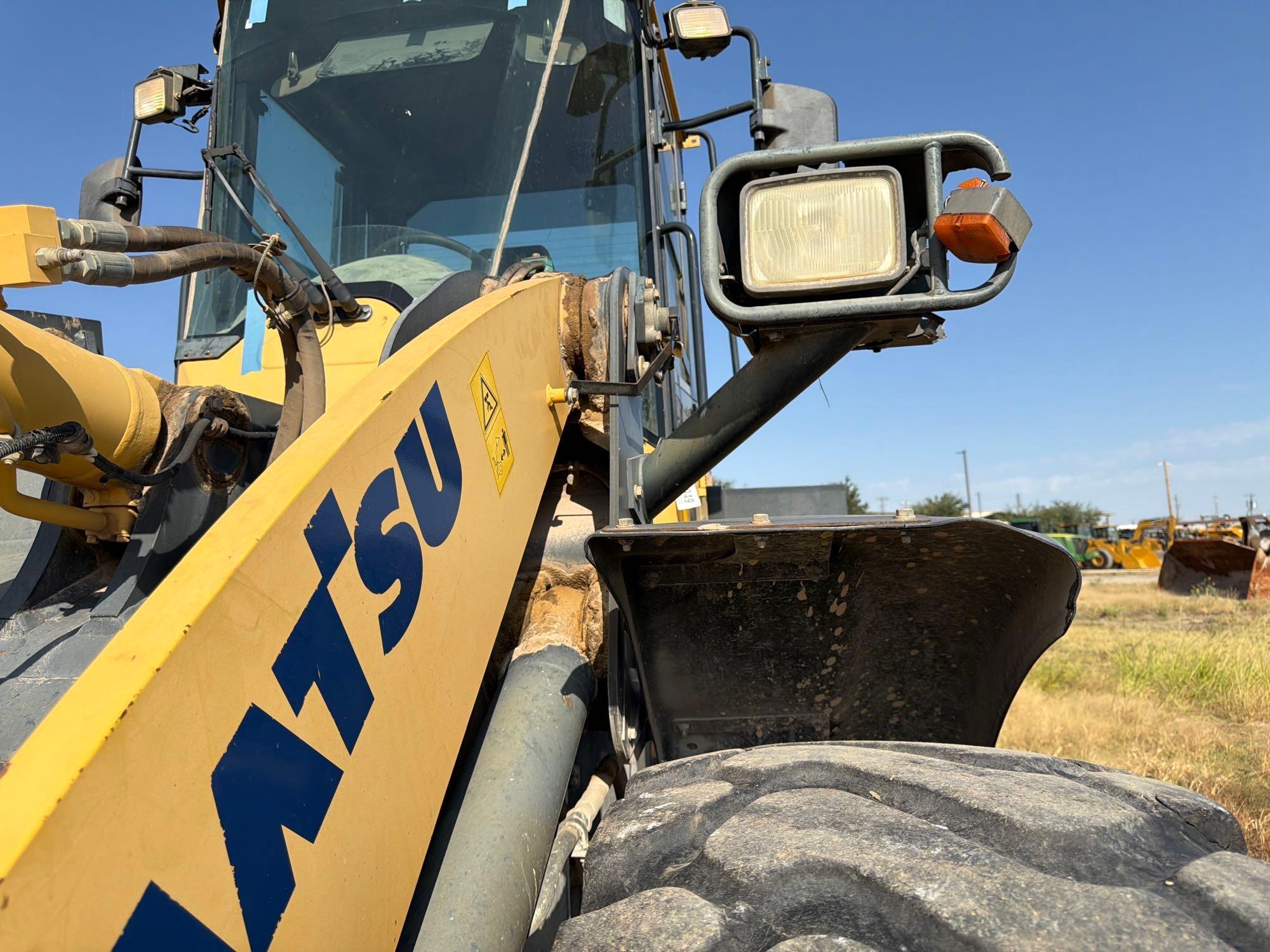 Komatsu WA320-7