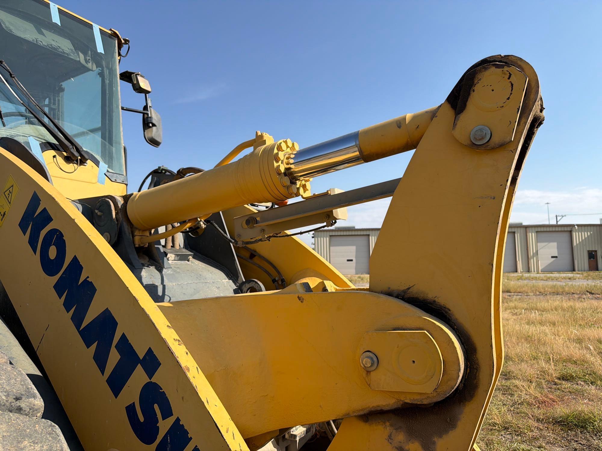 Komatsu WA320-7