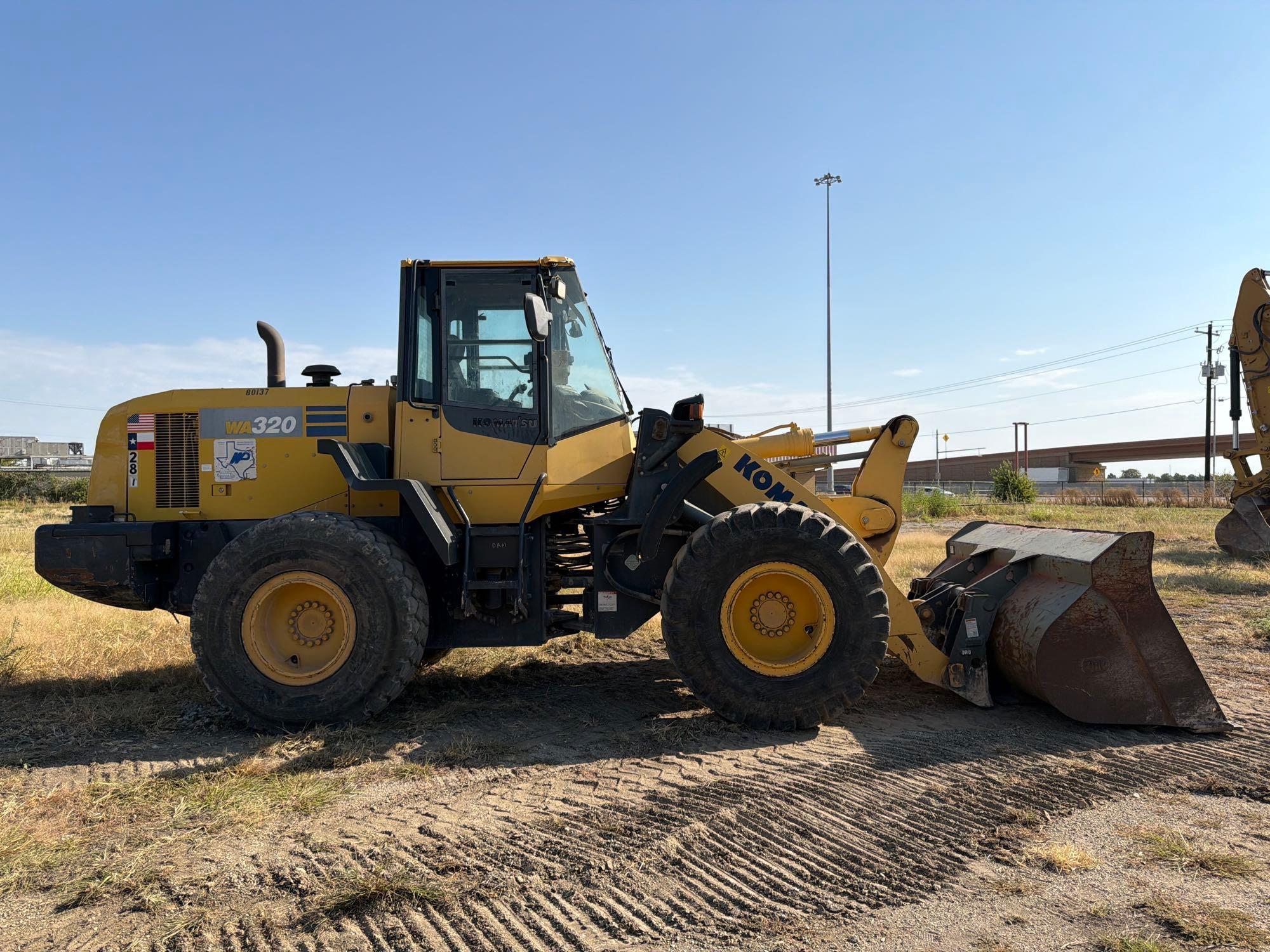 Komatsu WA320-7