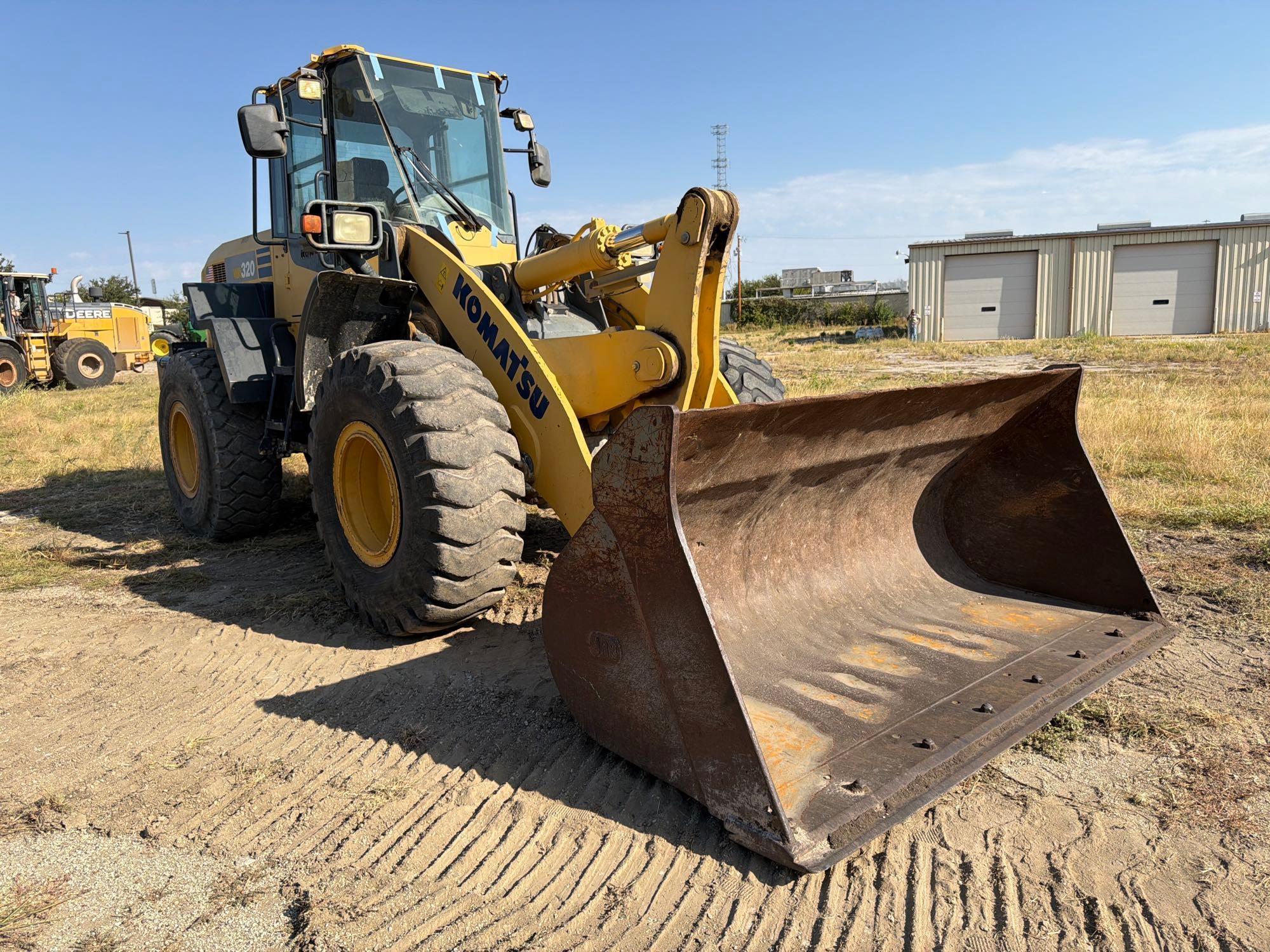 Komatsu WA320-7