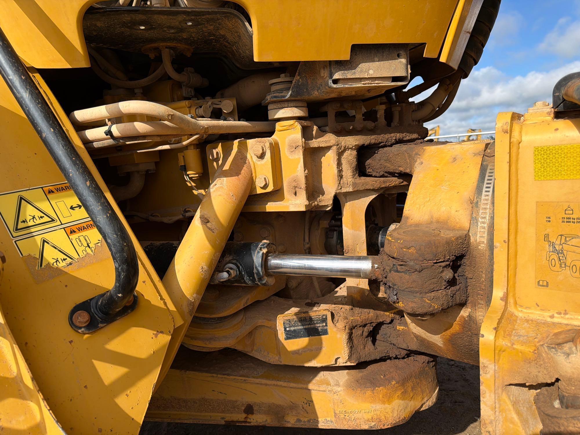 2013 Caterpillar 725