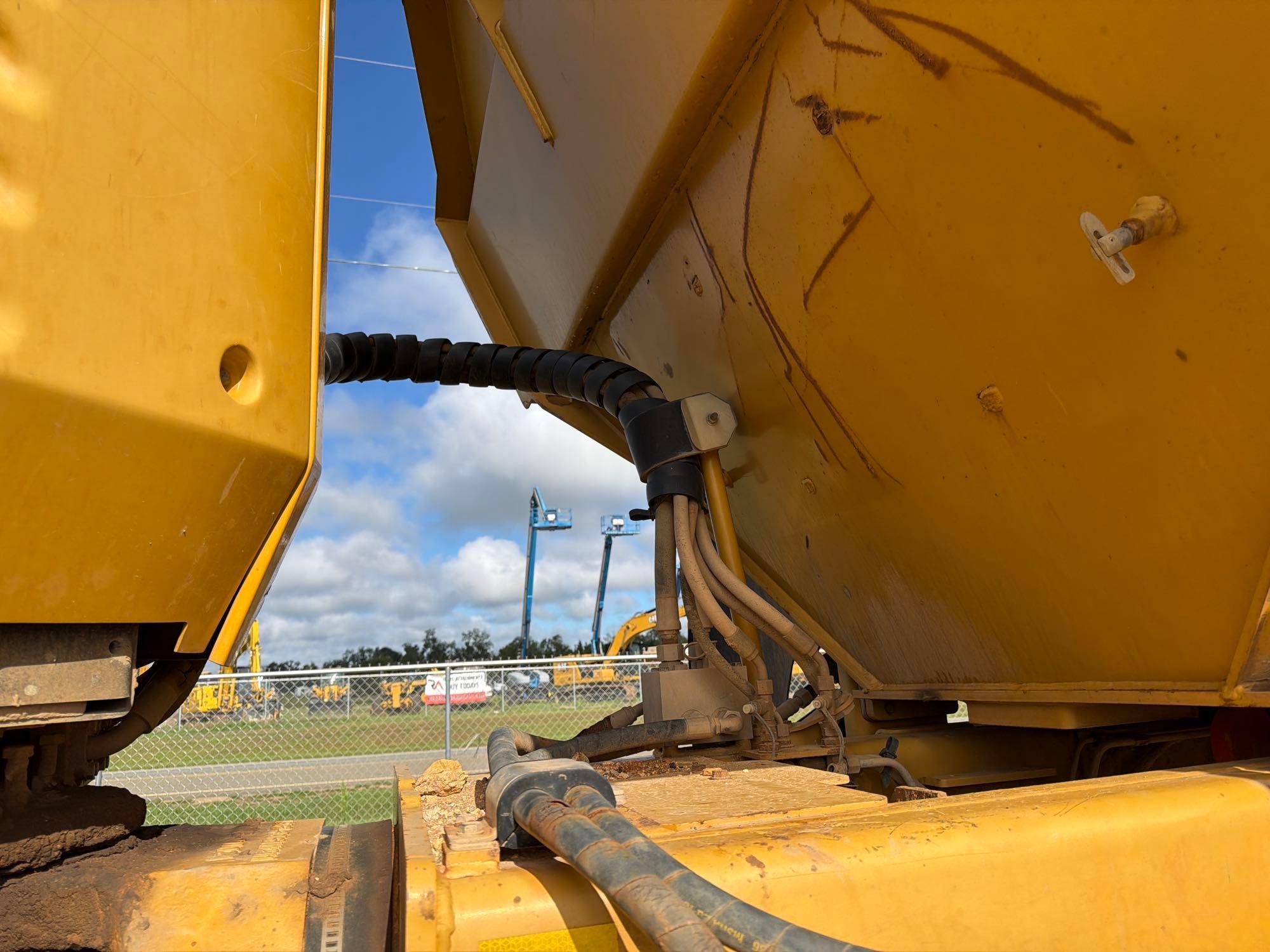 2013 Caterpillar 725