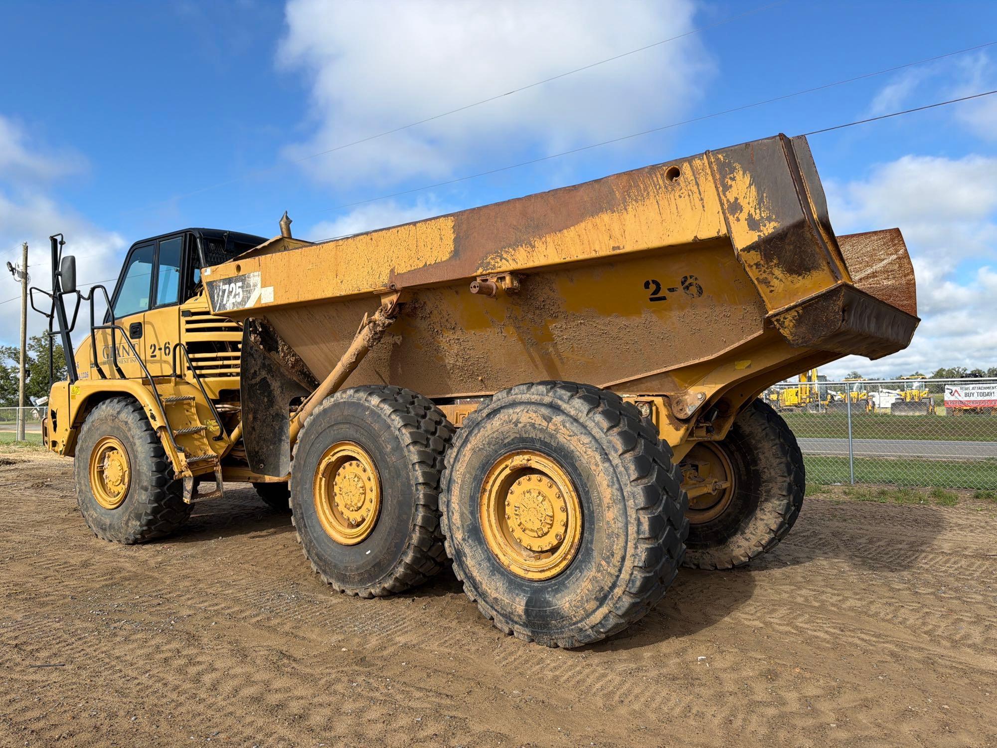 2013 Caterpillar 725