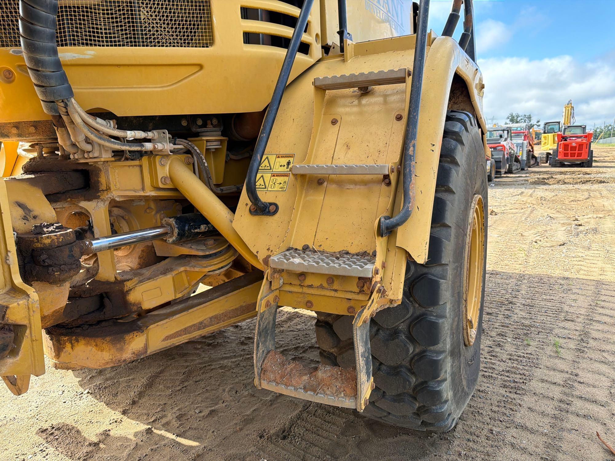 2013 Caterpillar 725