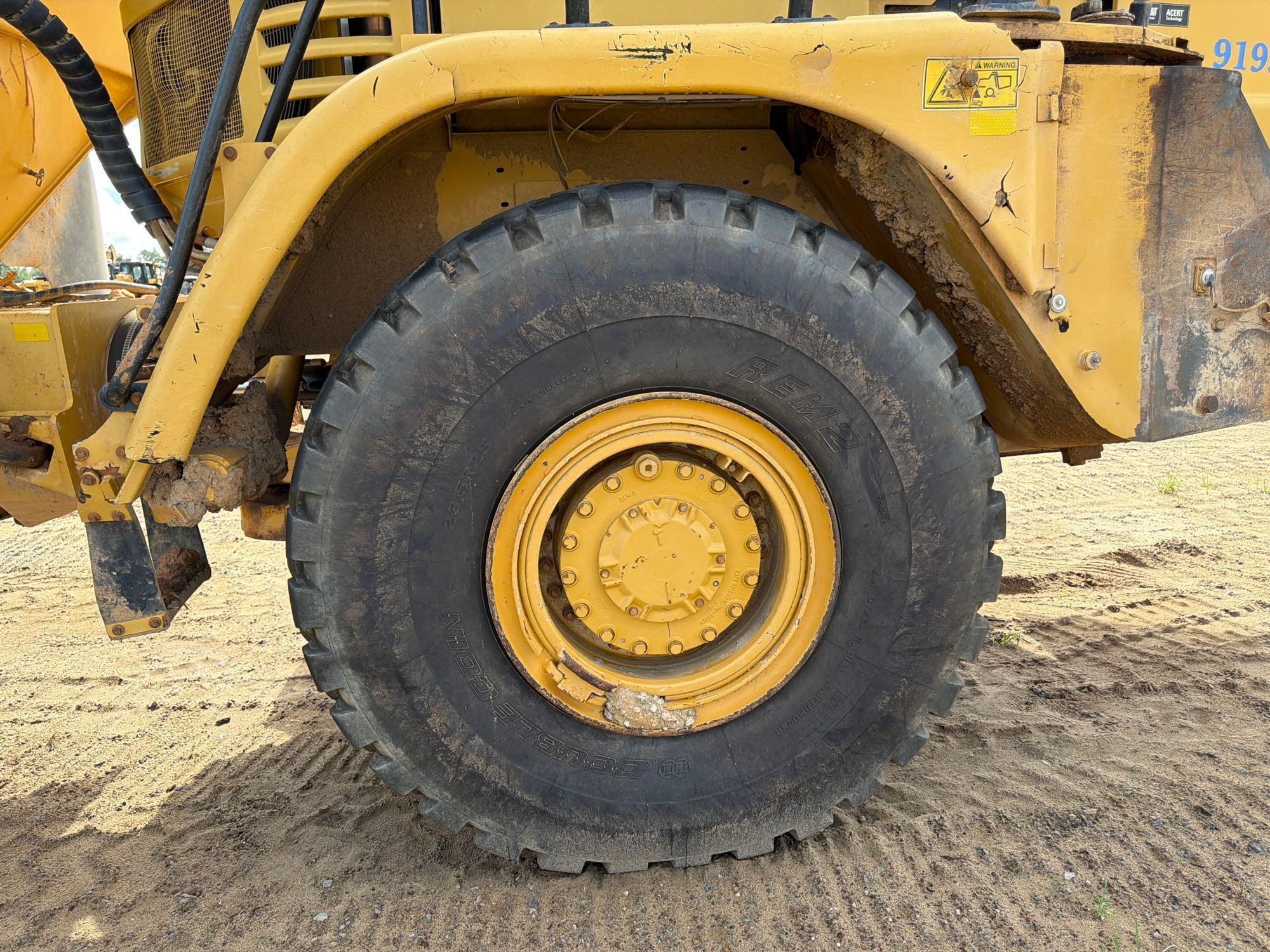 2013 Caterpillar 725