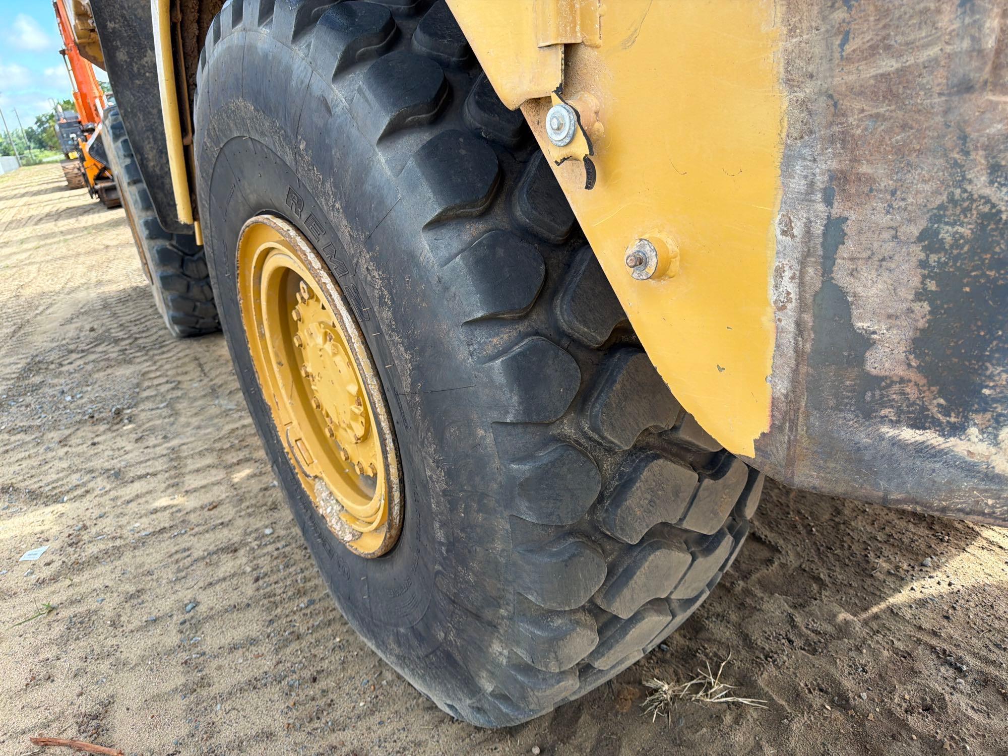 2013 Caterpillar 725