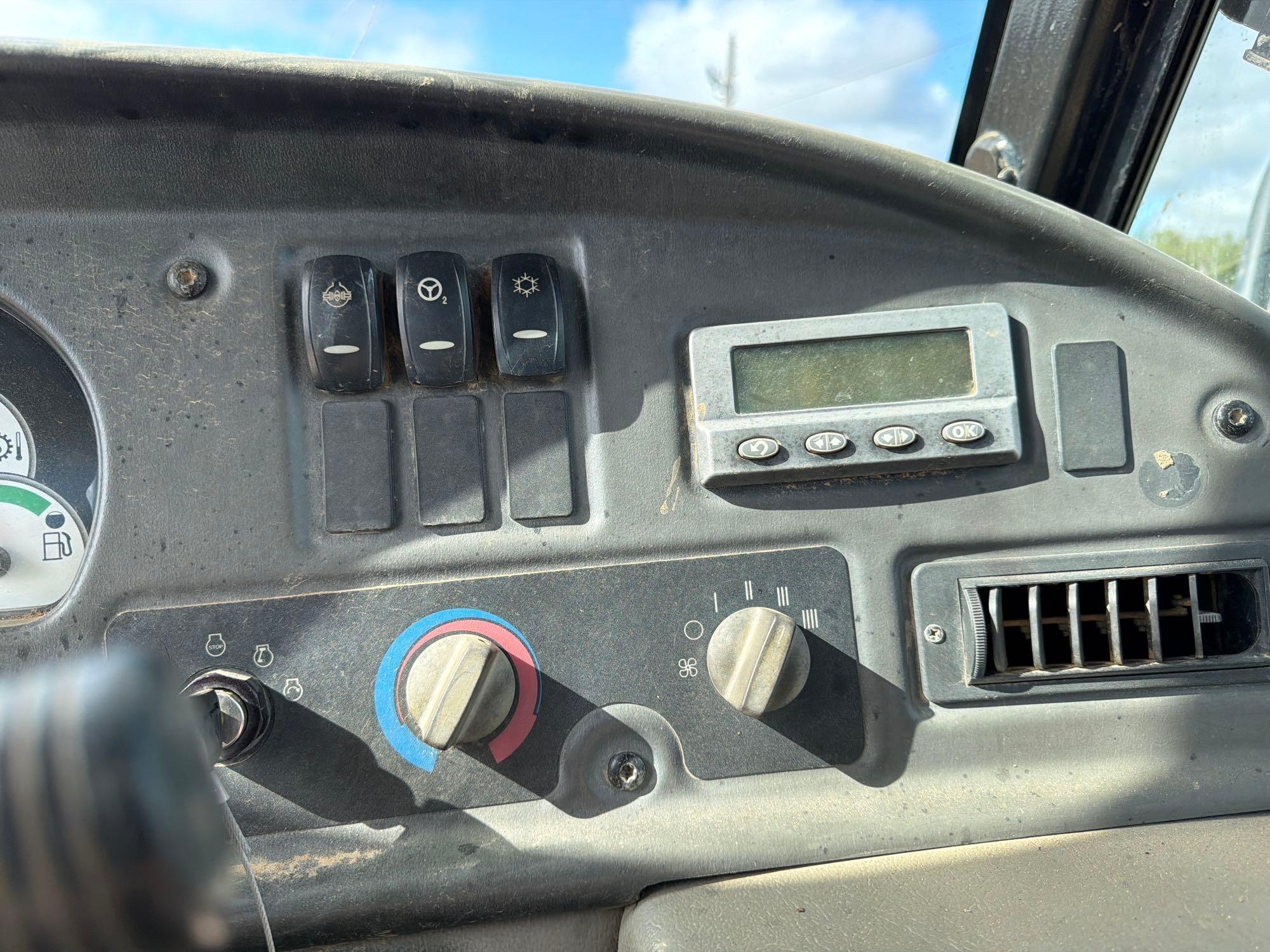 2013 Caterpillar 725