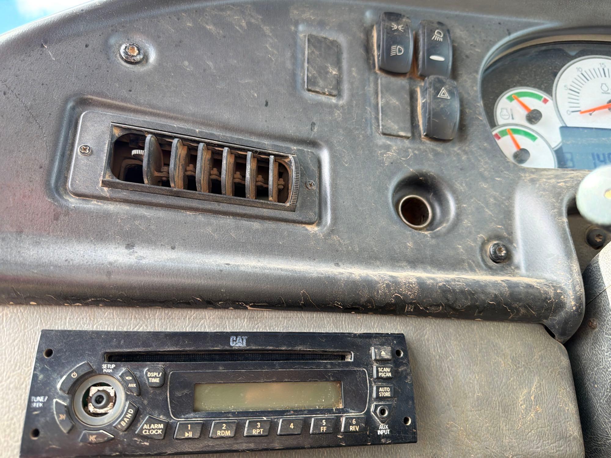 2013 Caterpillar 725