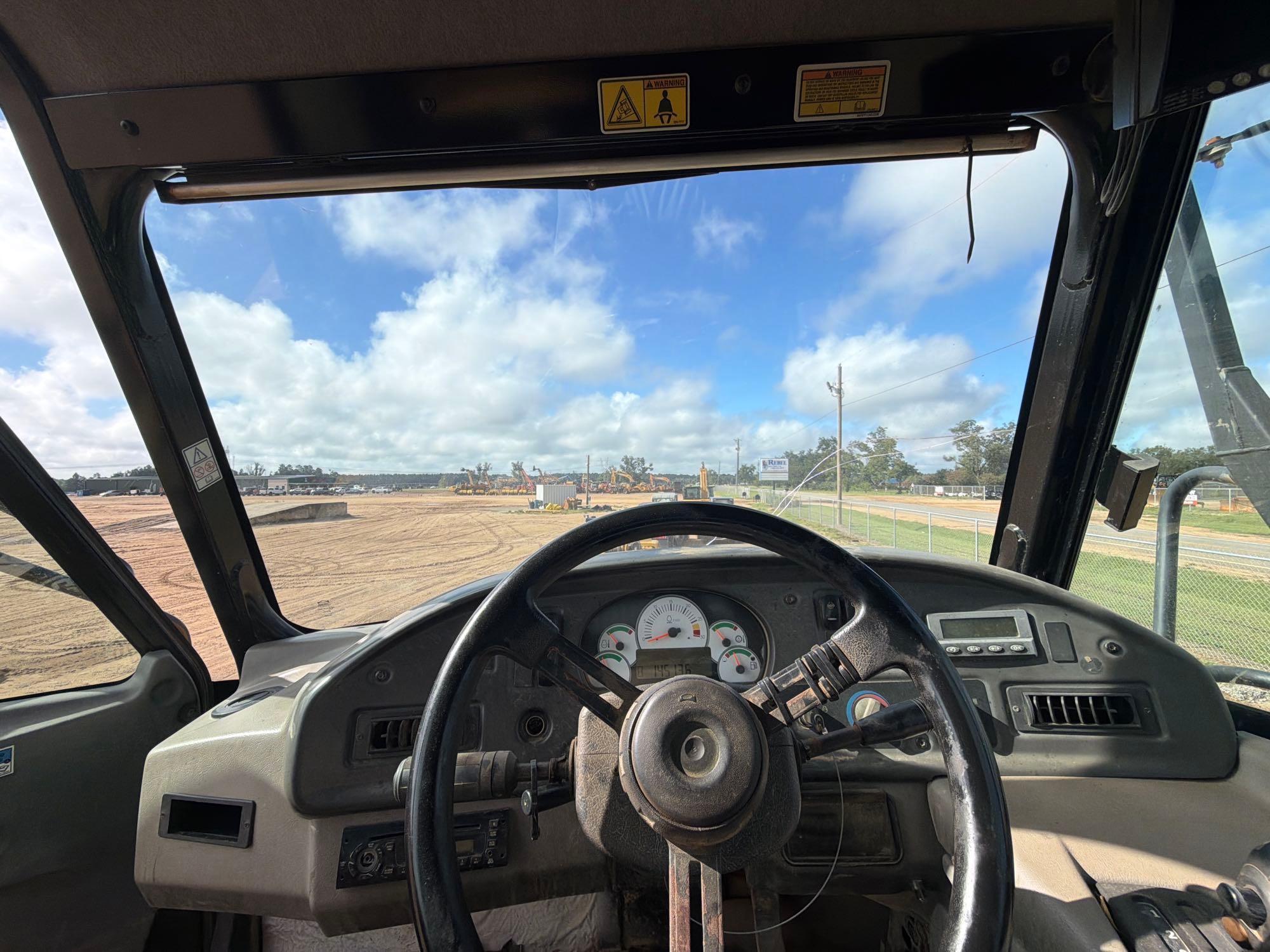 2013 Caterpillar 725
