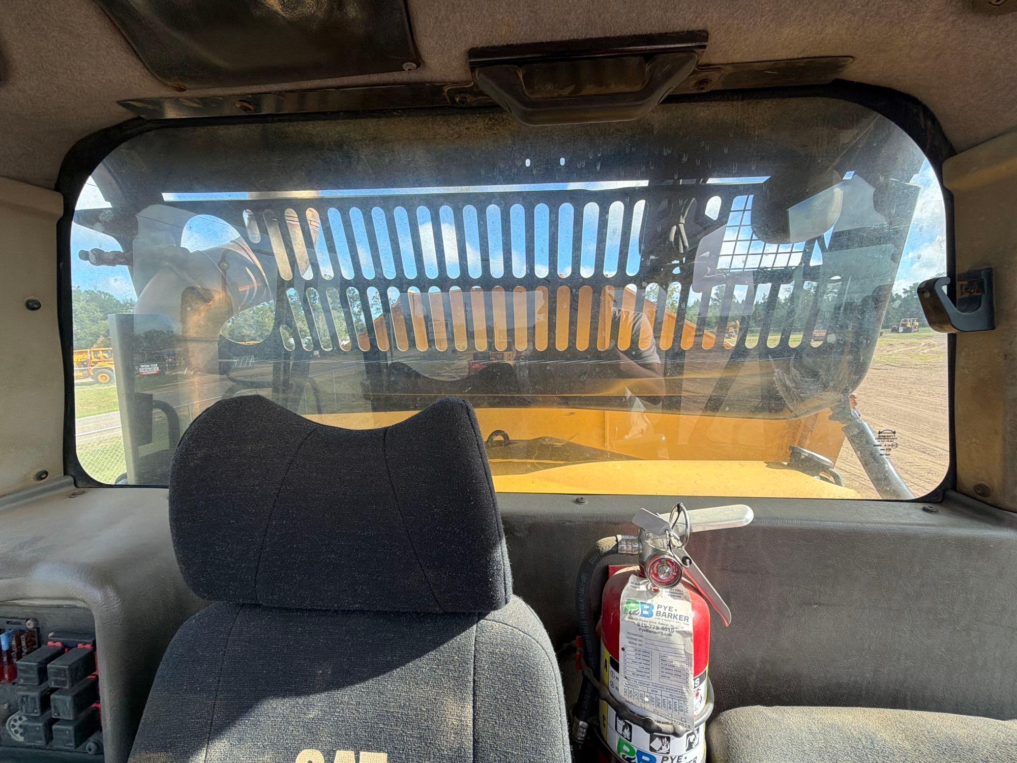 2013 Caterpillar 725