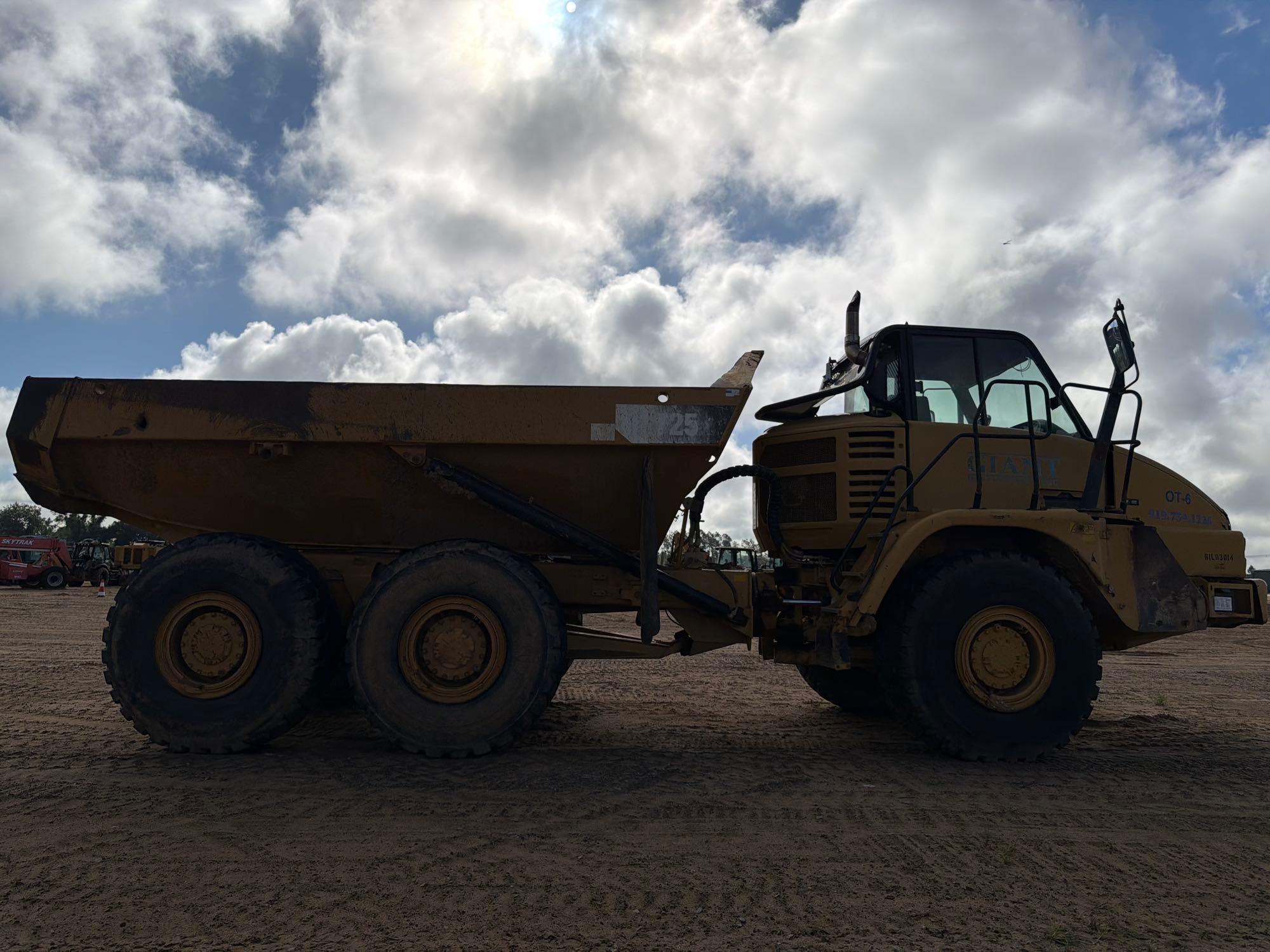 2013 Caterpillar 725