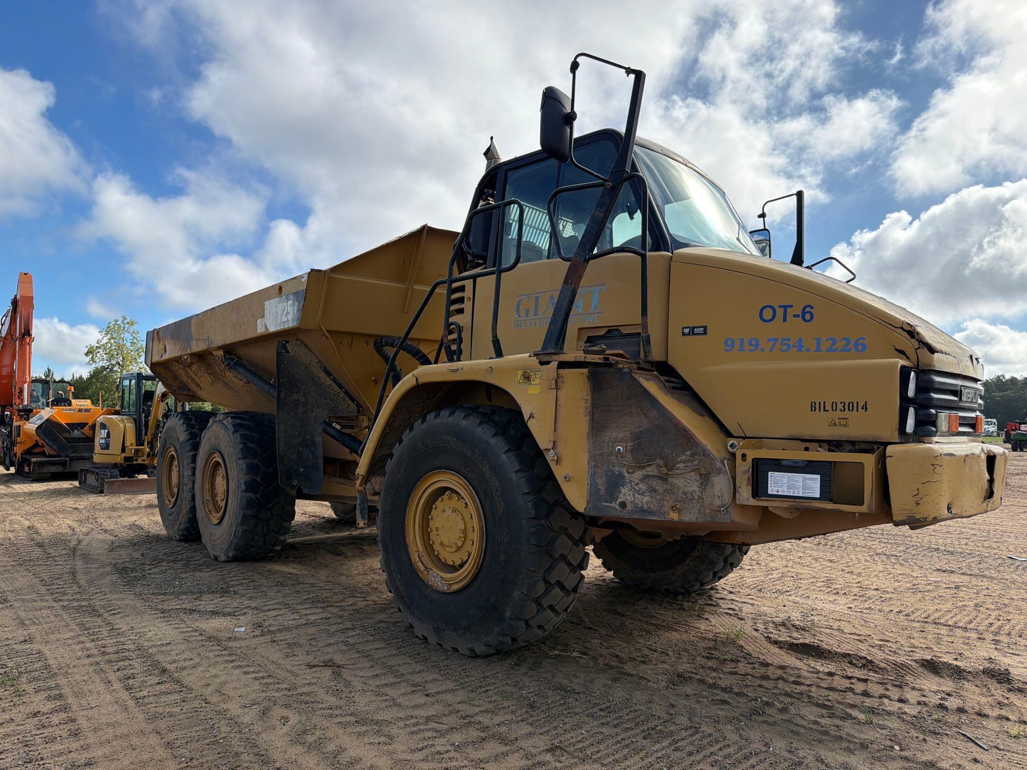 2013 Caterpillar 725