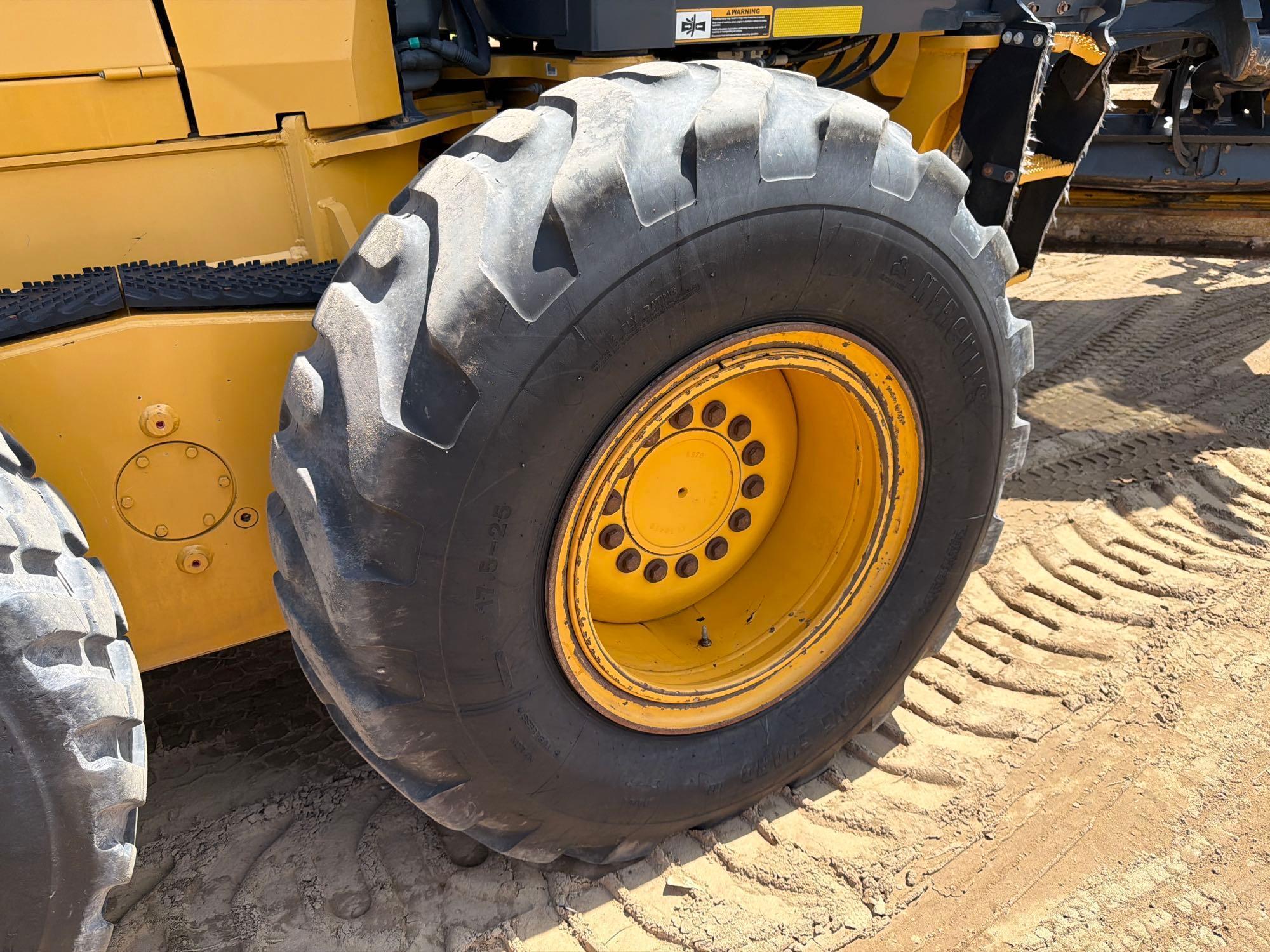 2021 John Deere 672G
