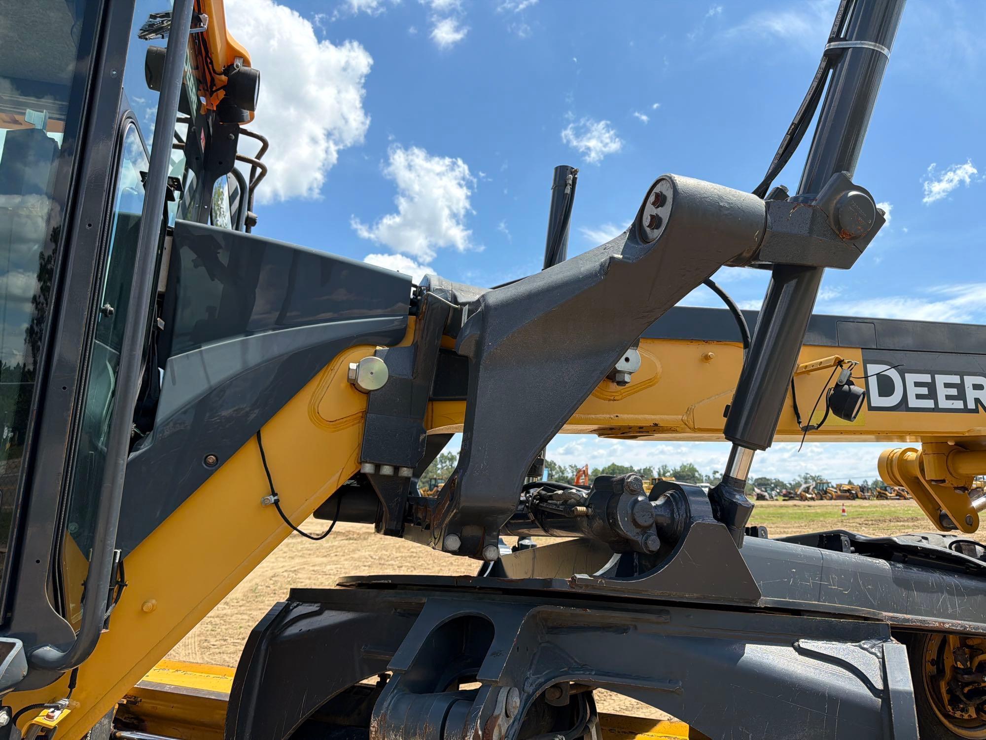 2021 John Deere 672G