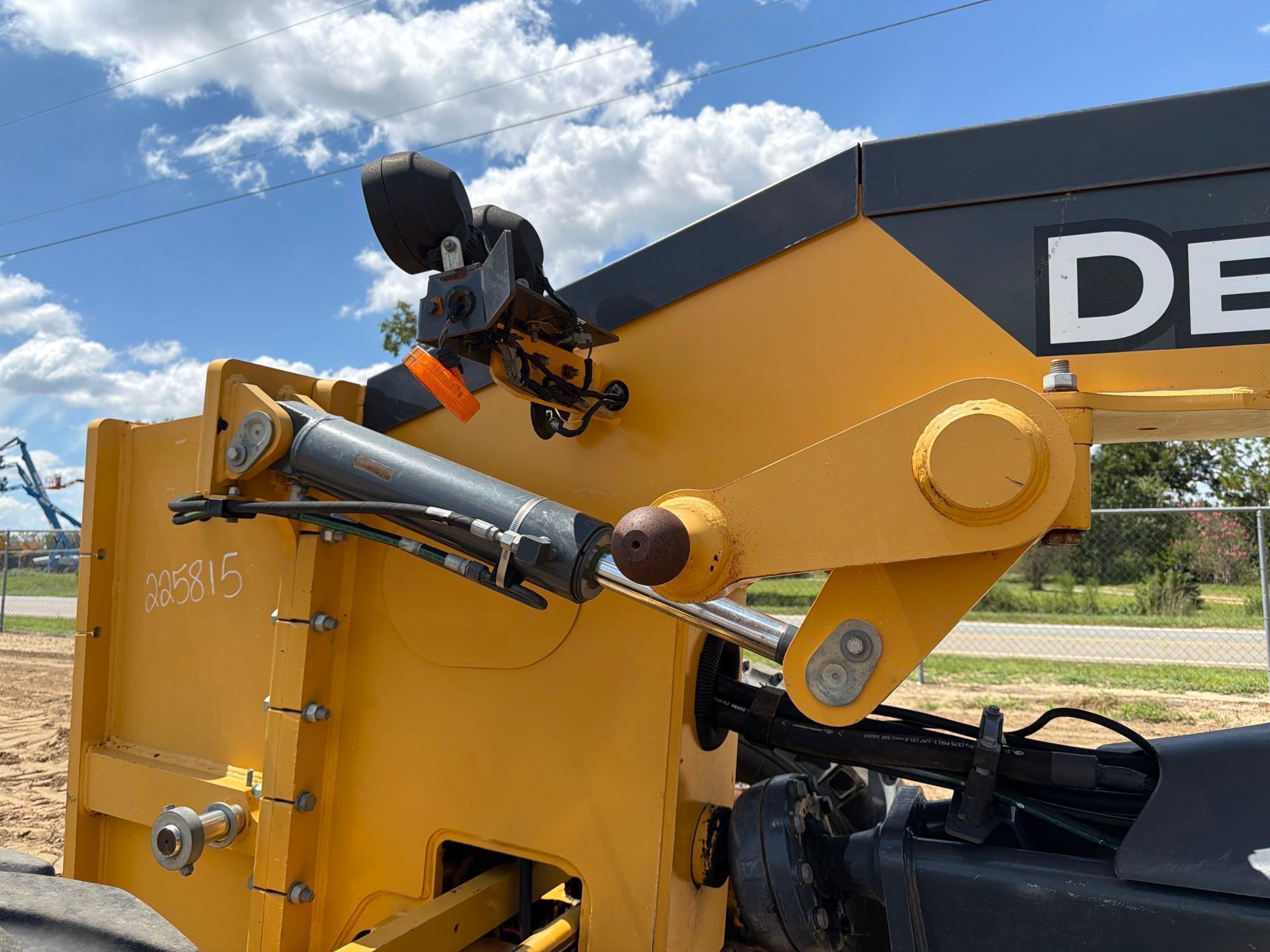 2021 John Deere 672G
