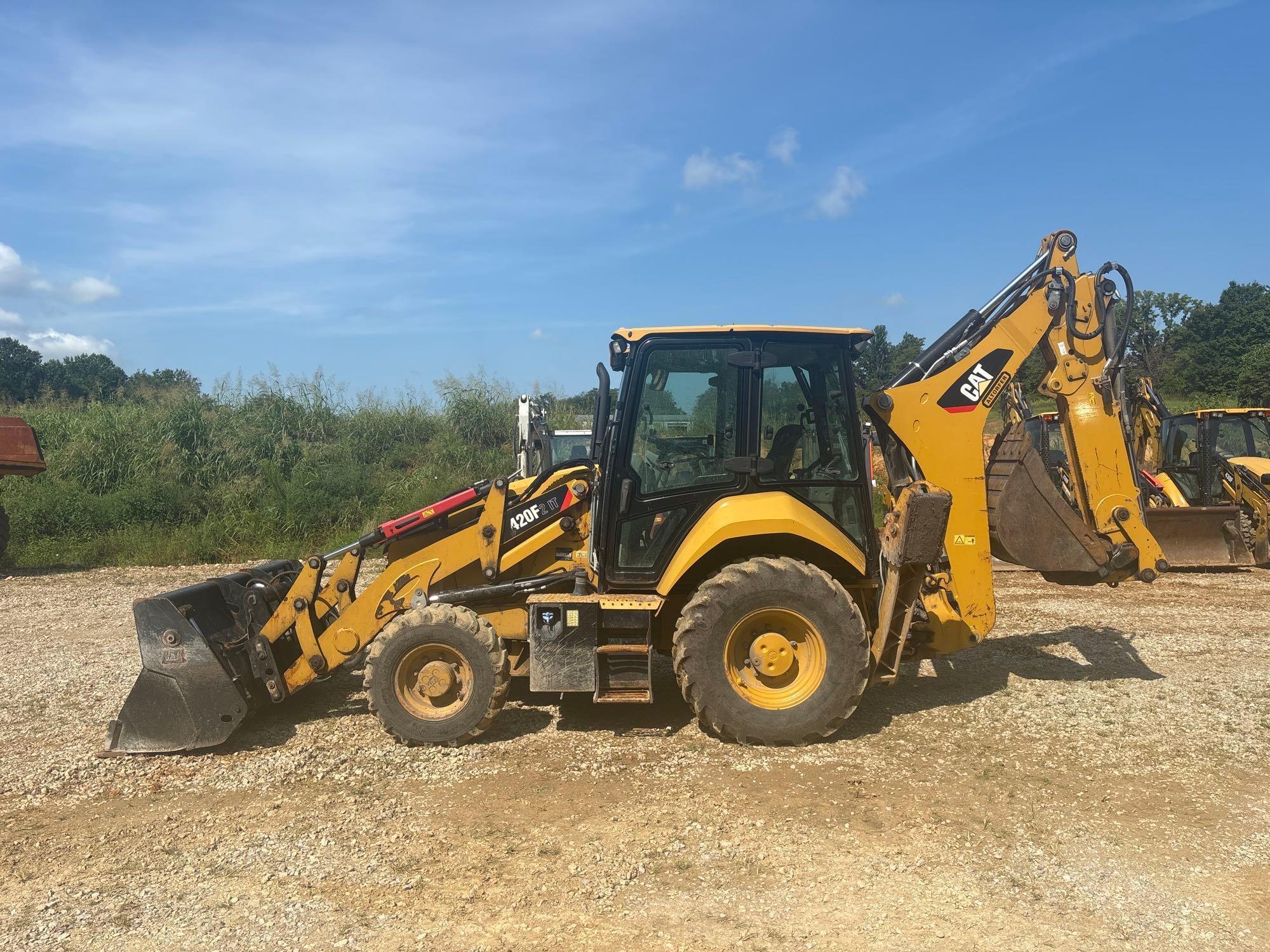 Photo of Caterpillar 420F2