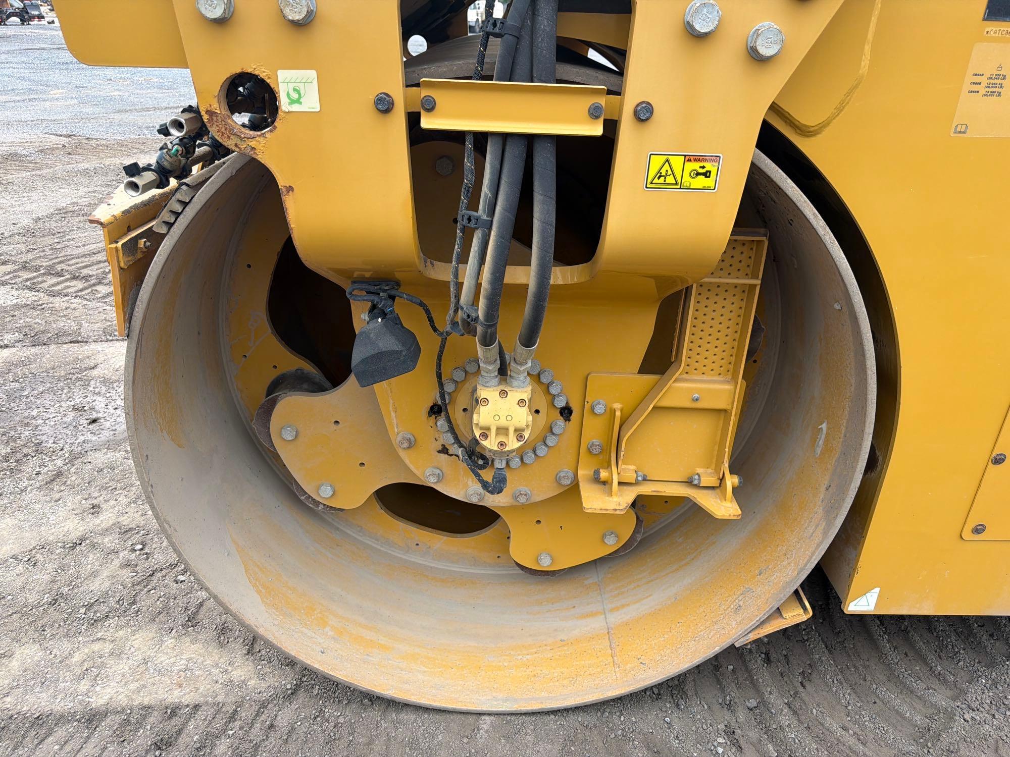 2017 Caterpillar CB64B
