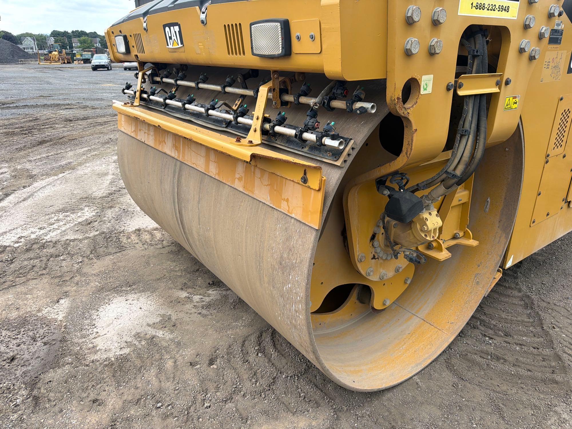 2017 Caterpillar CB64B