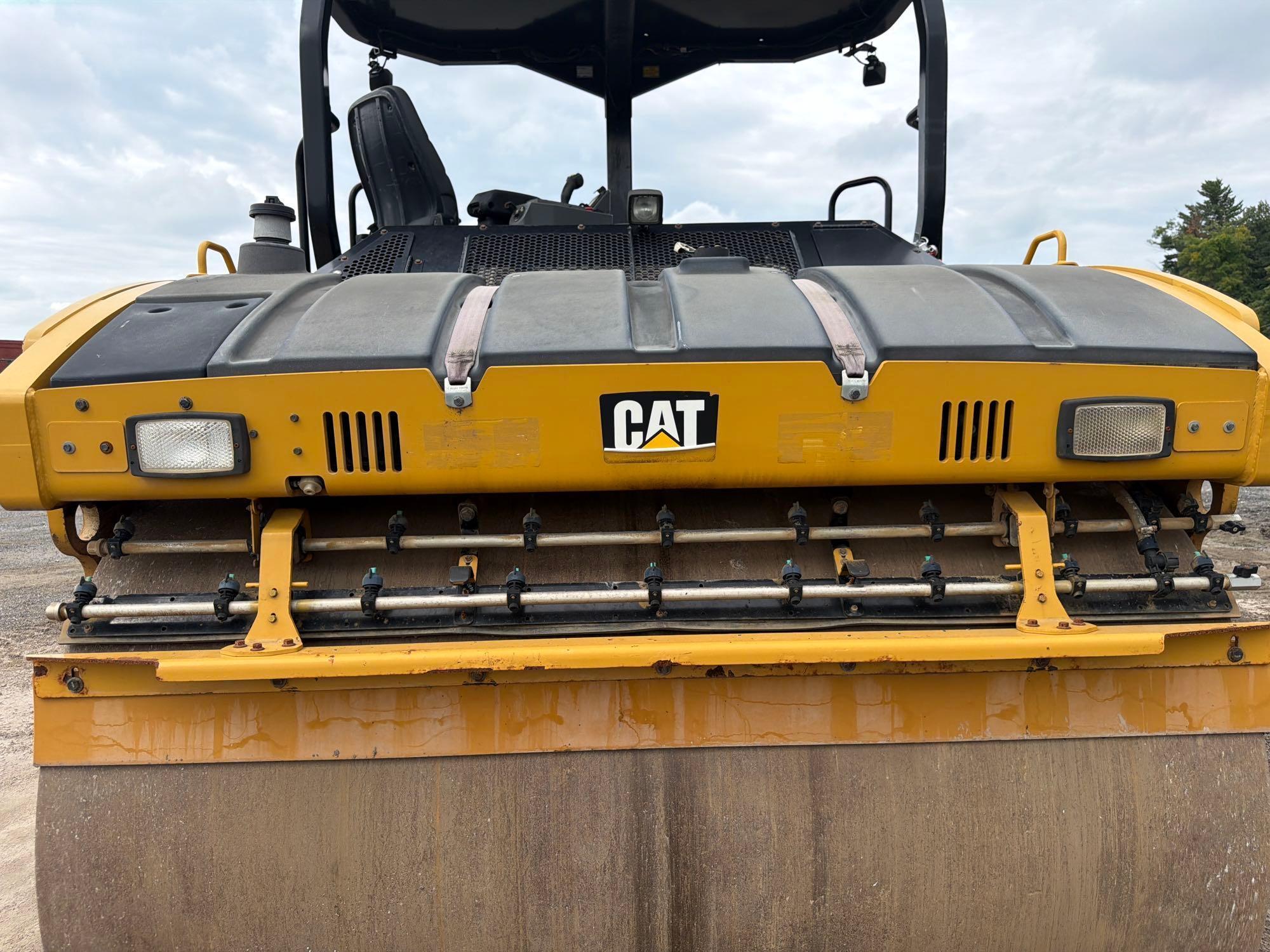 2017 Caterpillar CB64B
