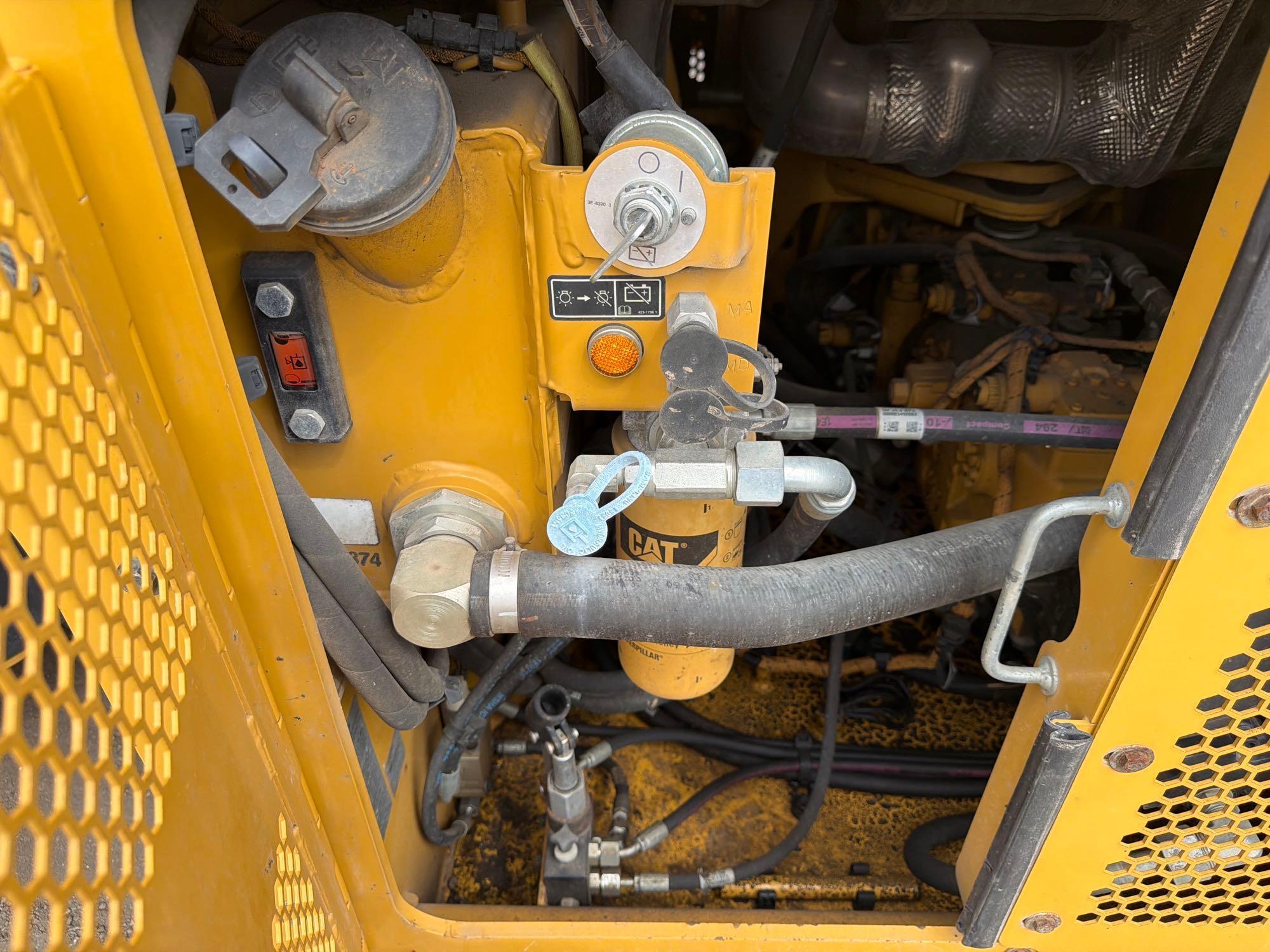 2017 Caterpillar CB64B