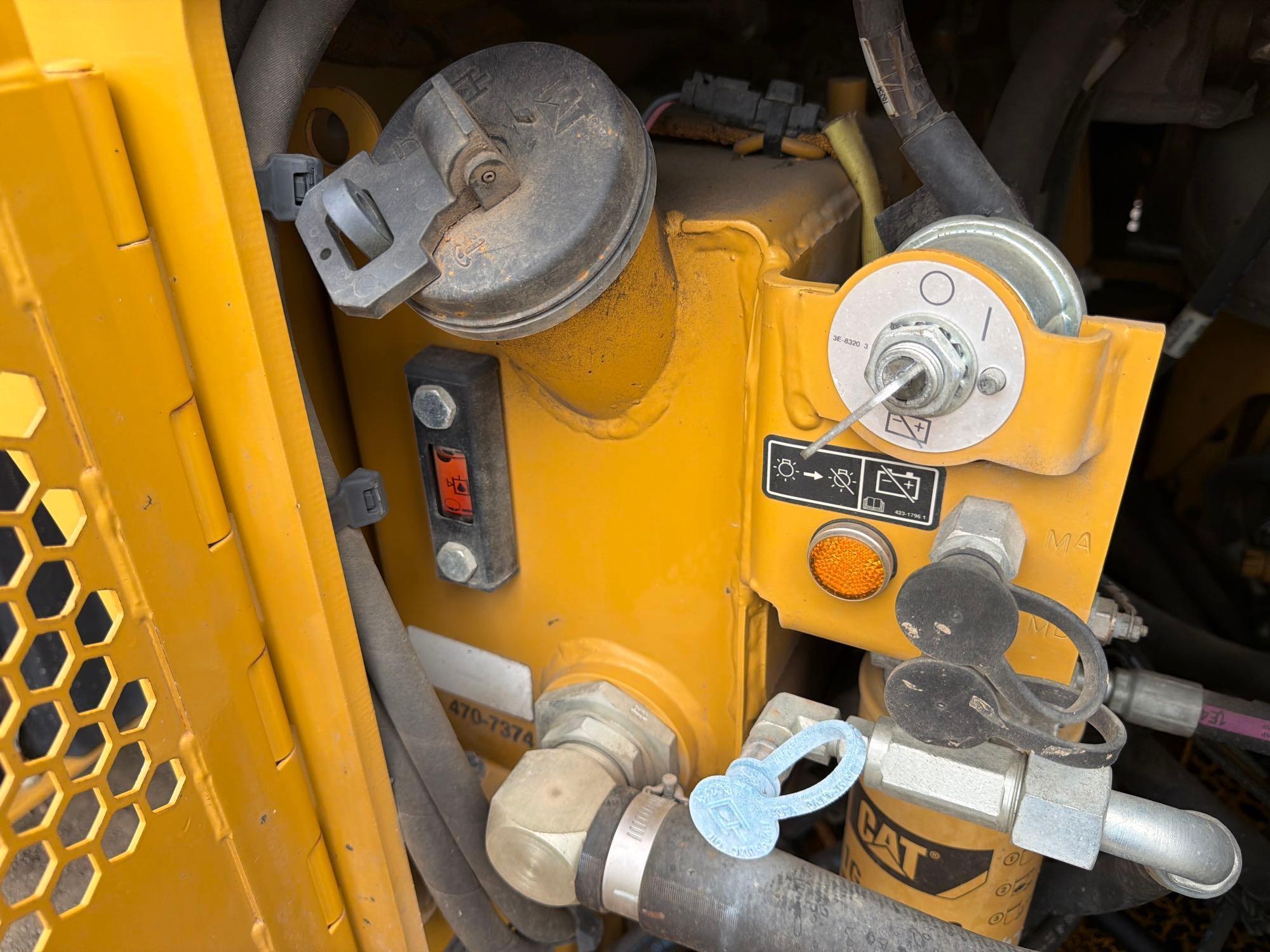 2017 Caterpillar CB64B