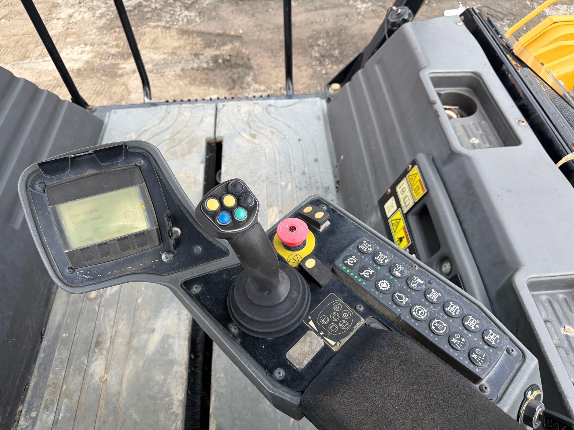 2017 Caterpillar CB64B