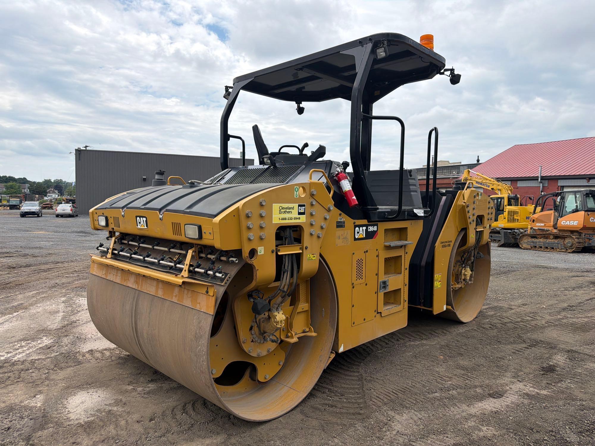 2017 Caterpillar CB64B