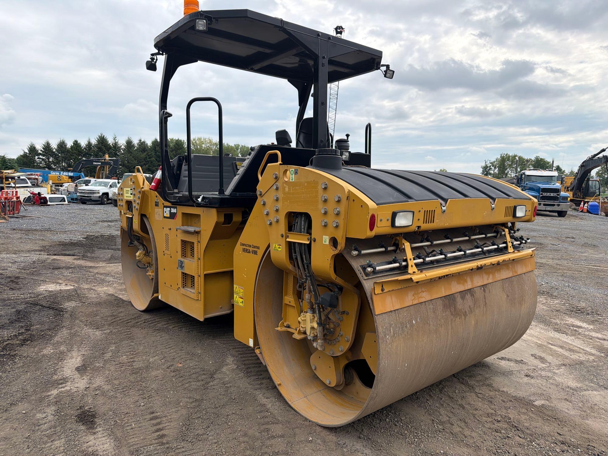 2017 Caterpillar CB64B