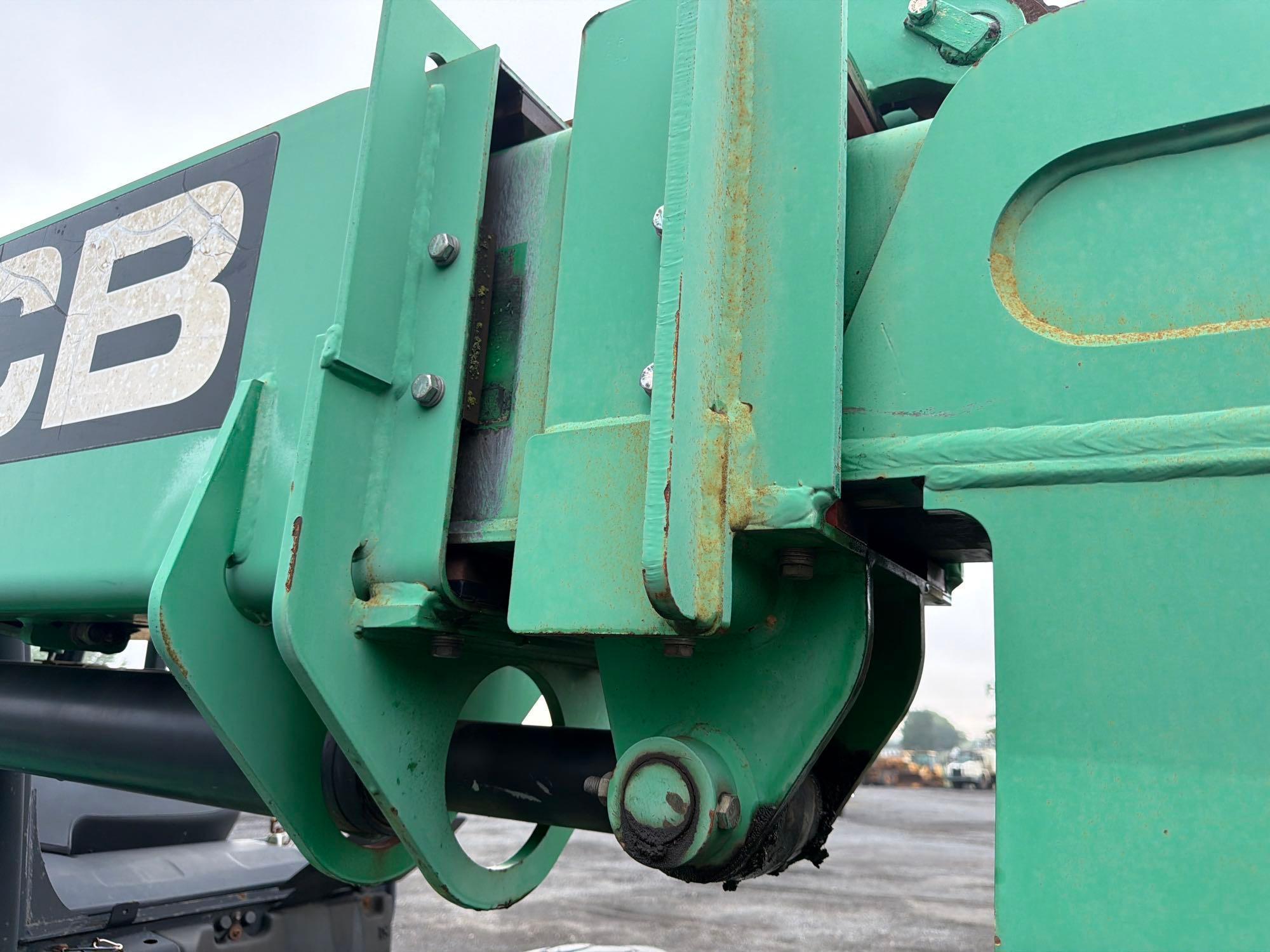 2011 JCB 507