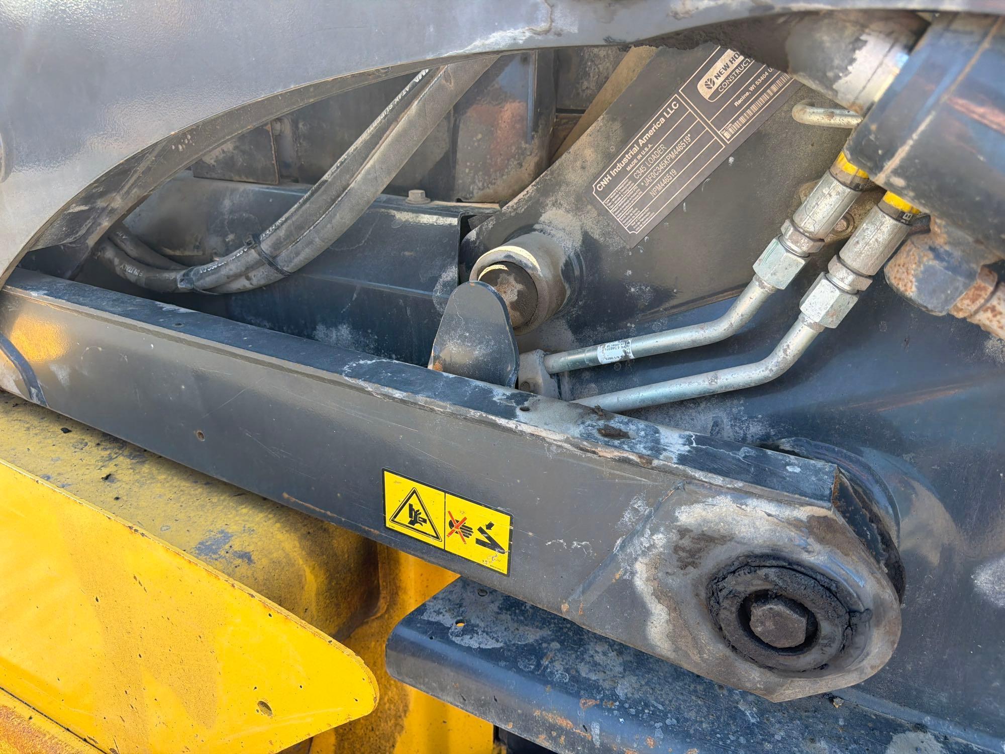 New Holland 345