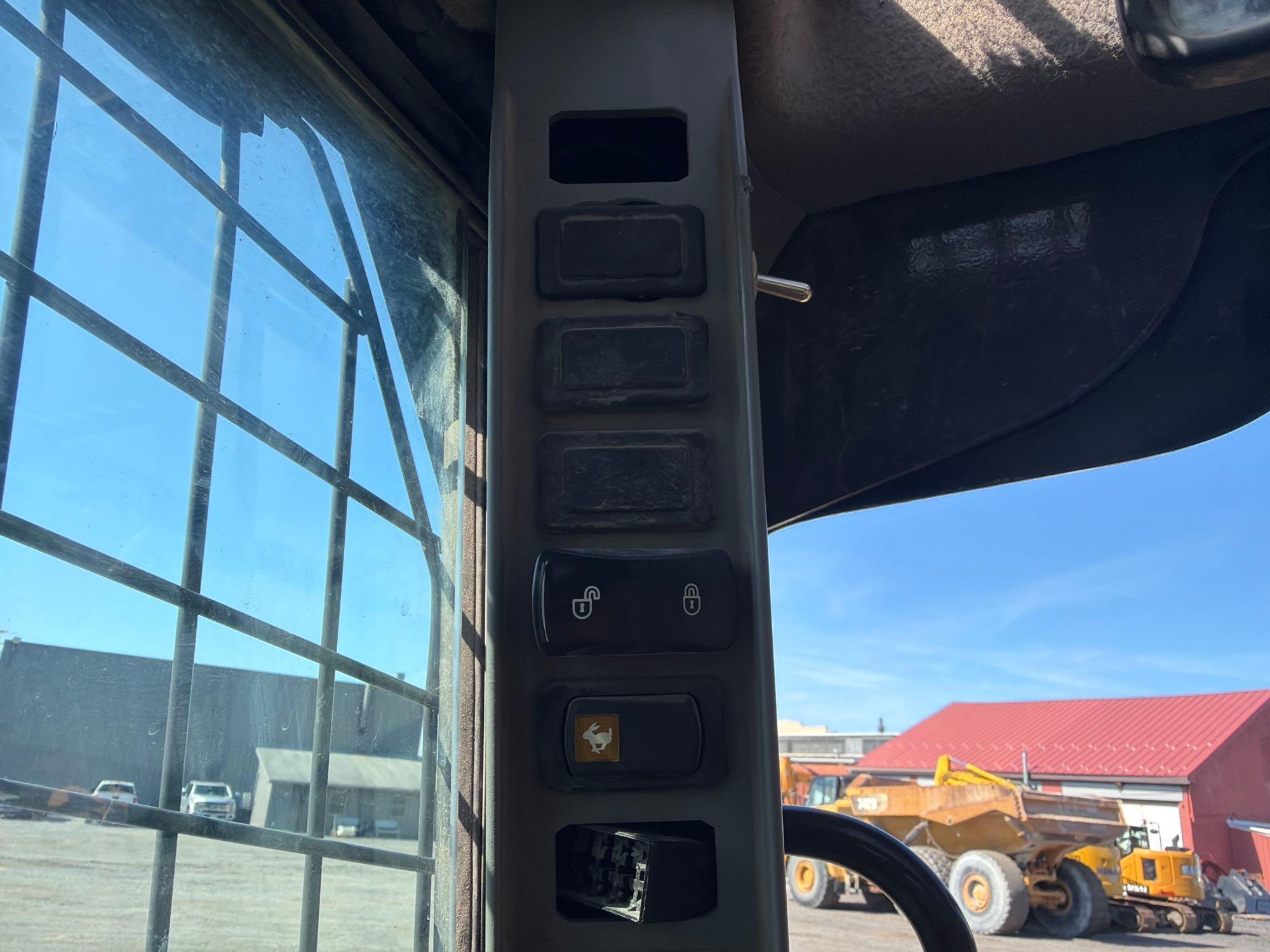 New Holland 345