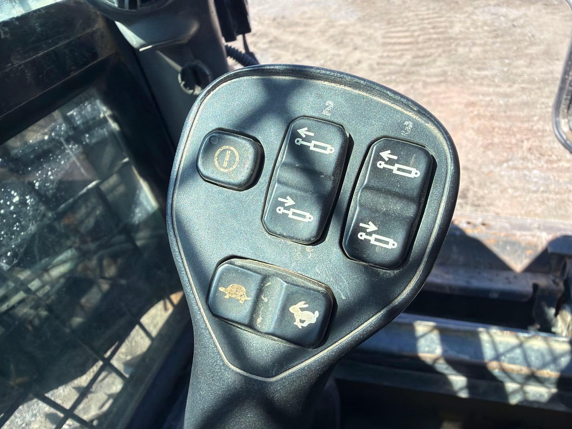 New Holland 345