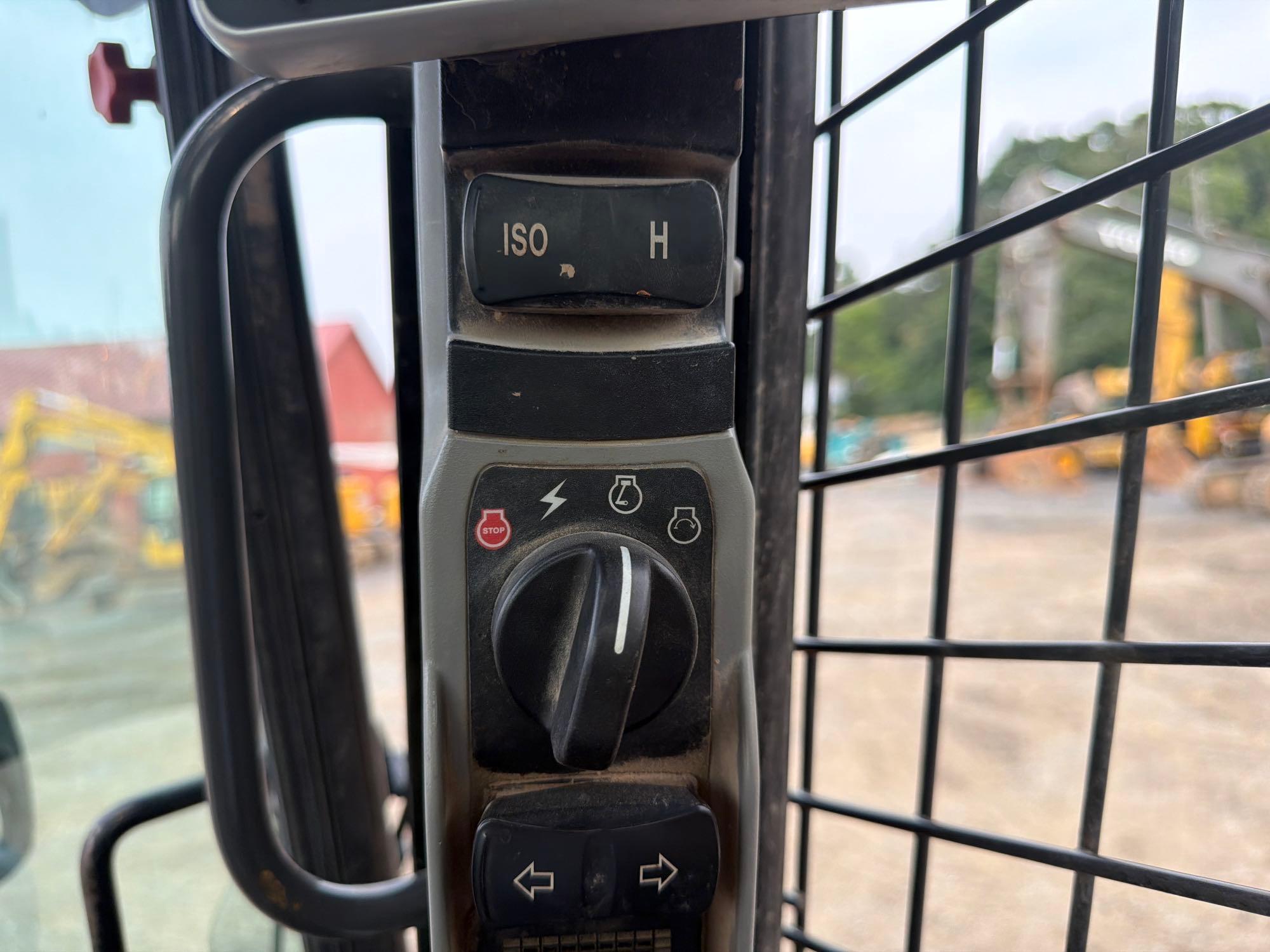 2023 New Holland 345
