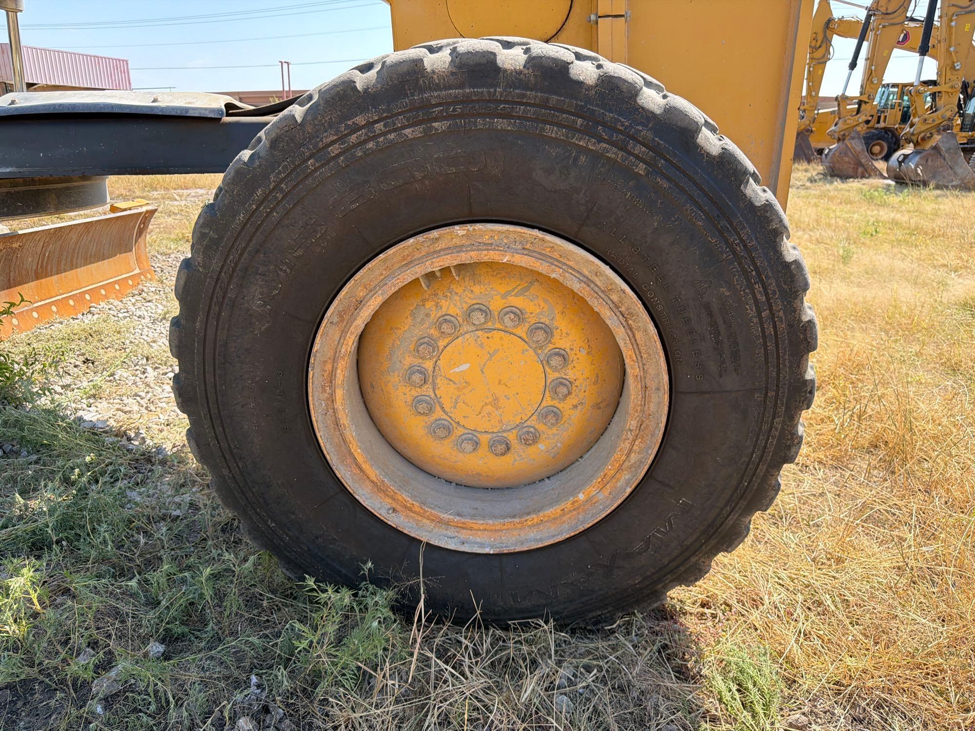John Deere 672G