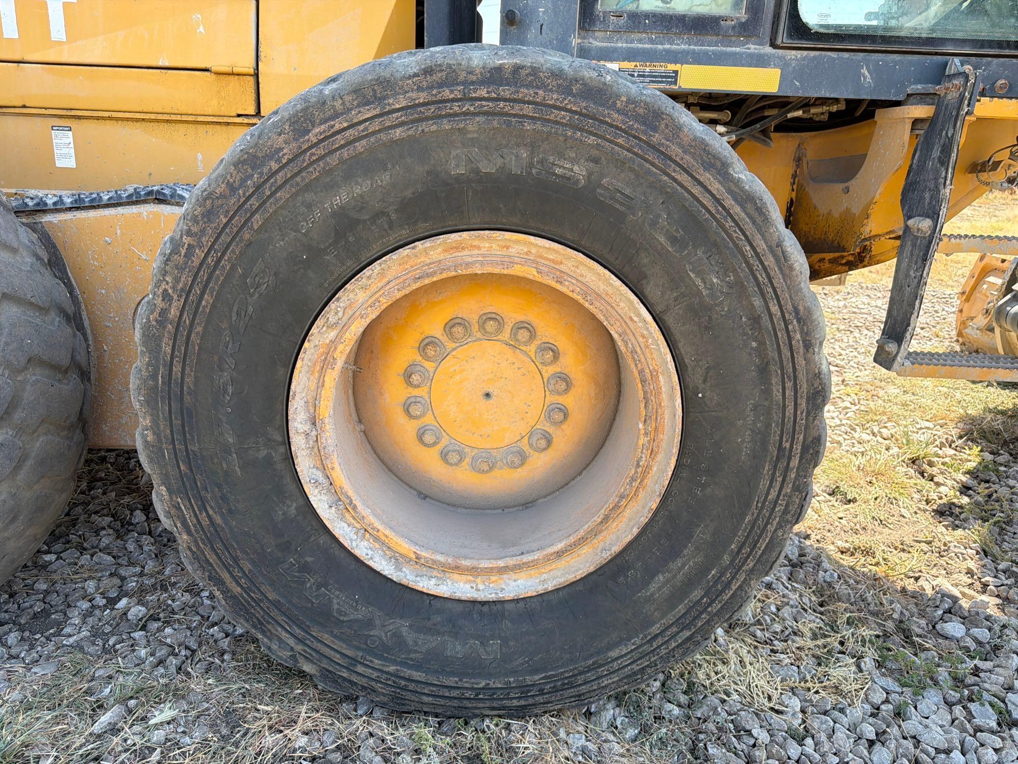 John Deere 672G