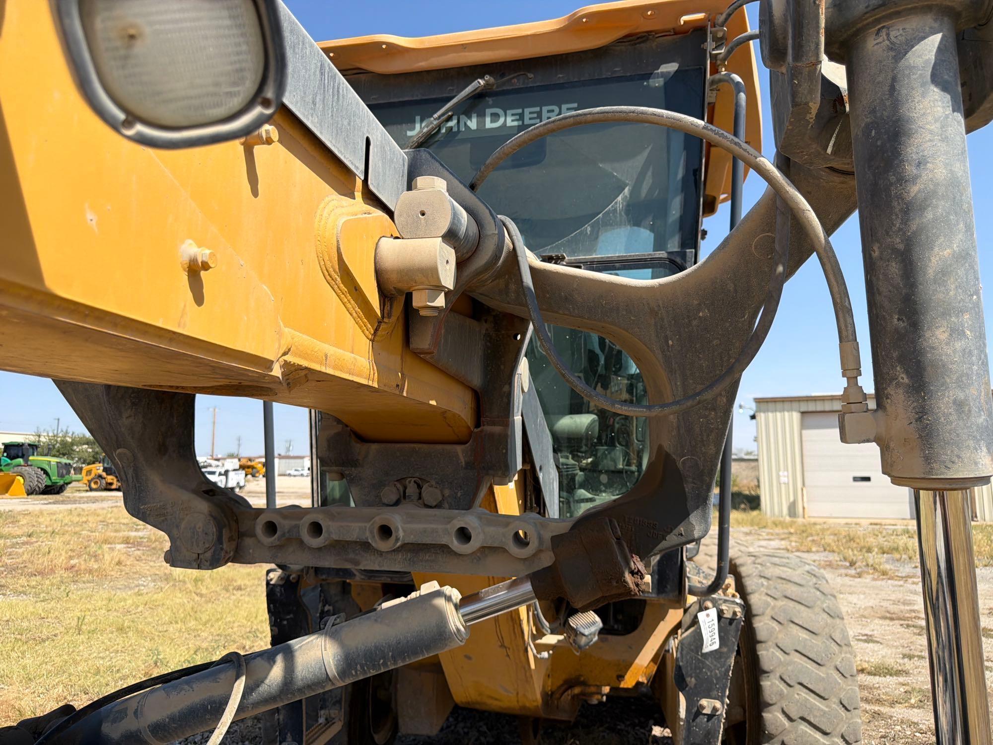 John Deere 672G