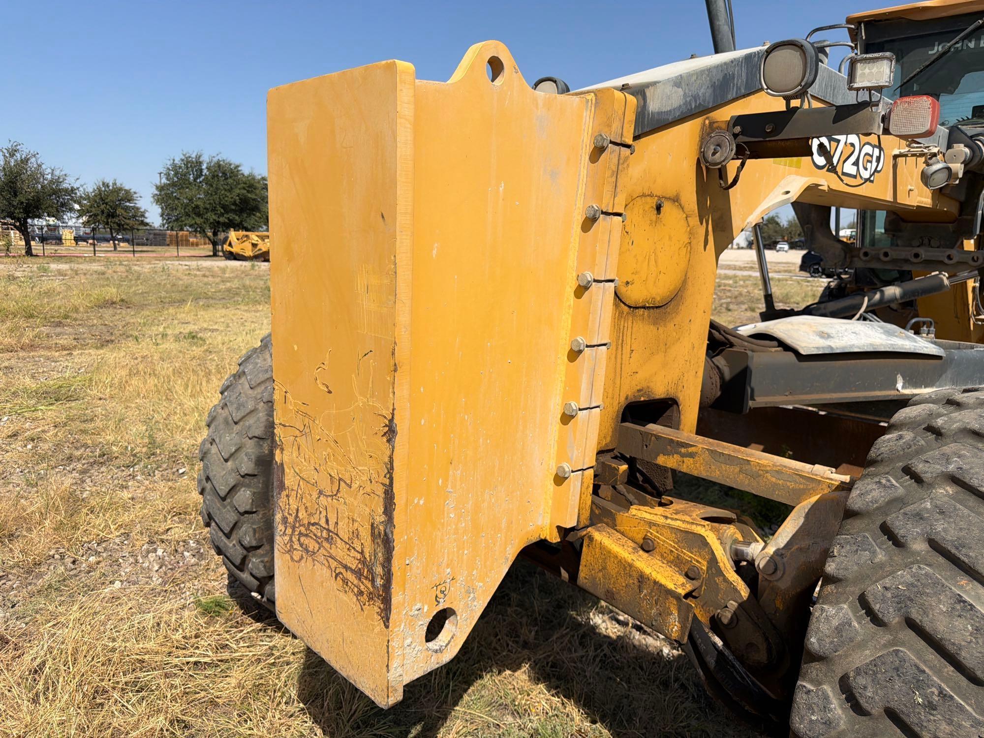 John Deere 672G