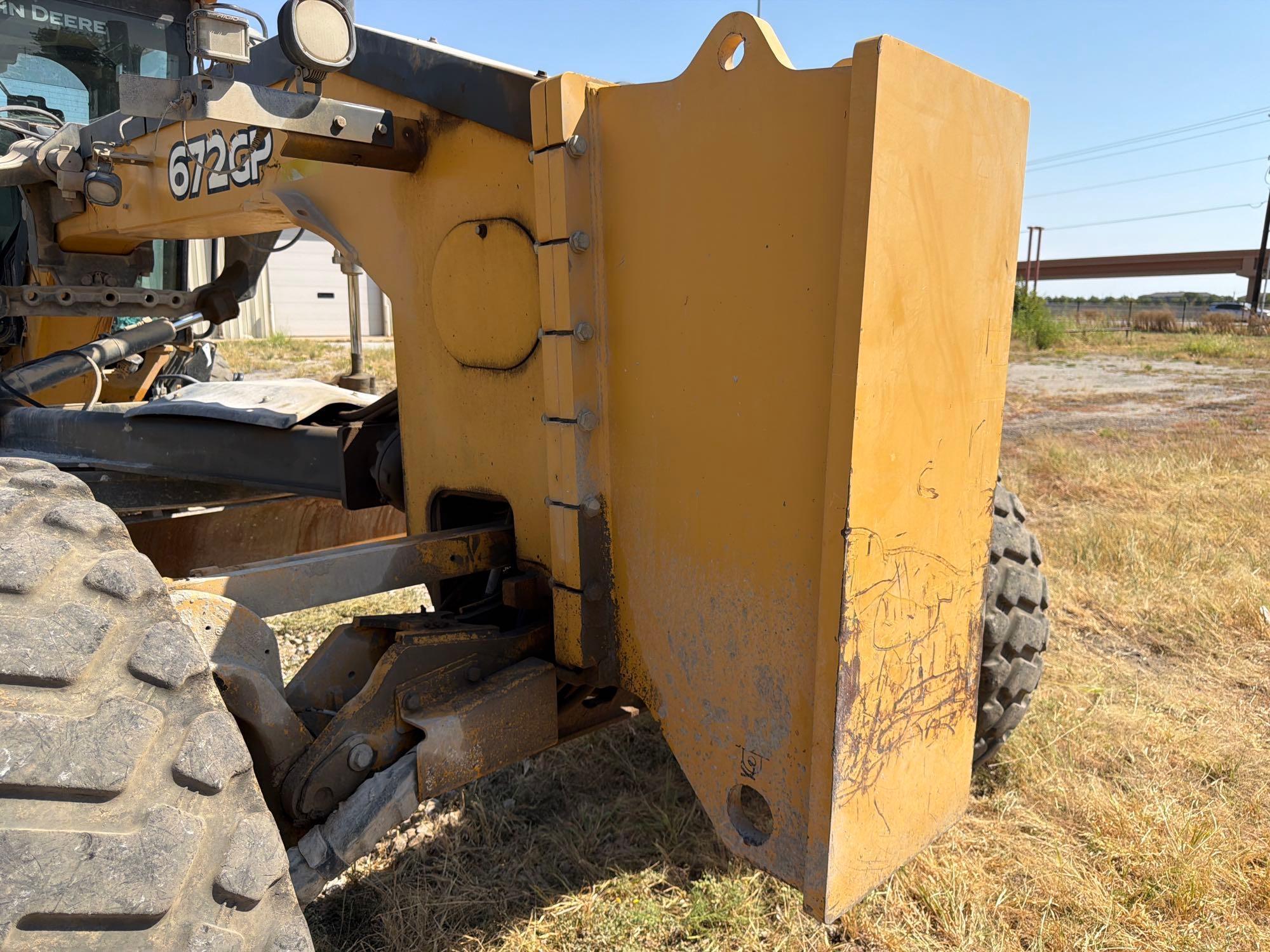 John Deere 672G