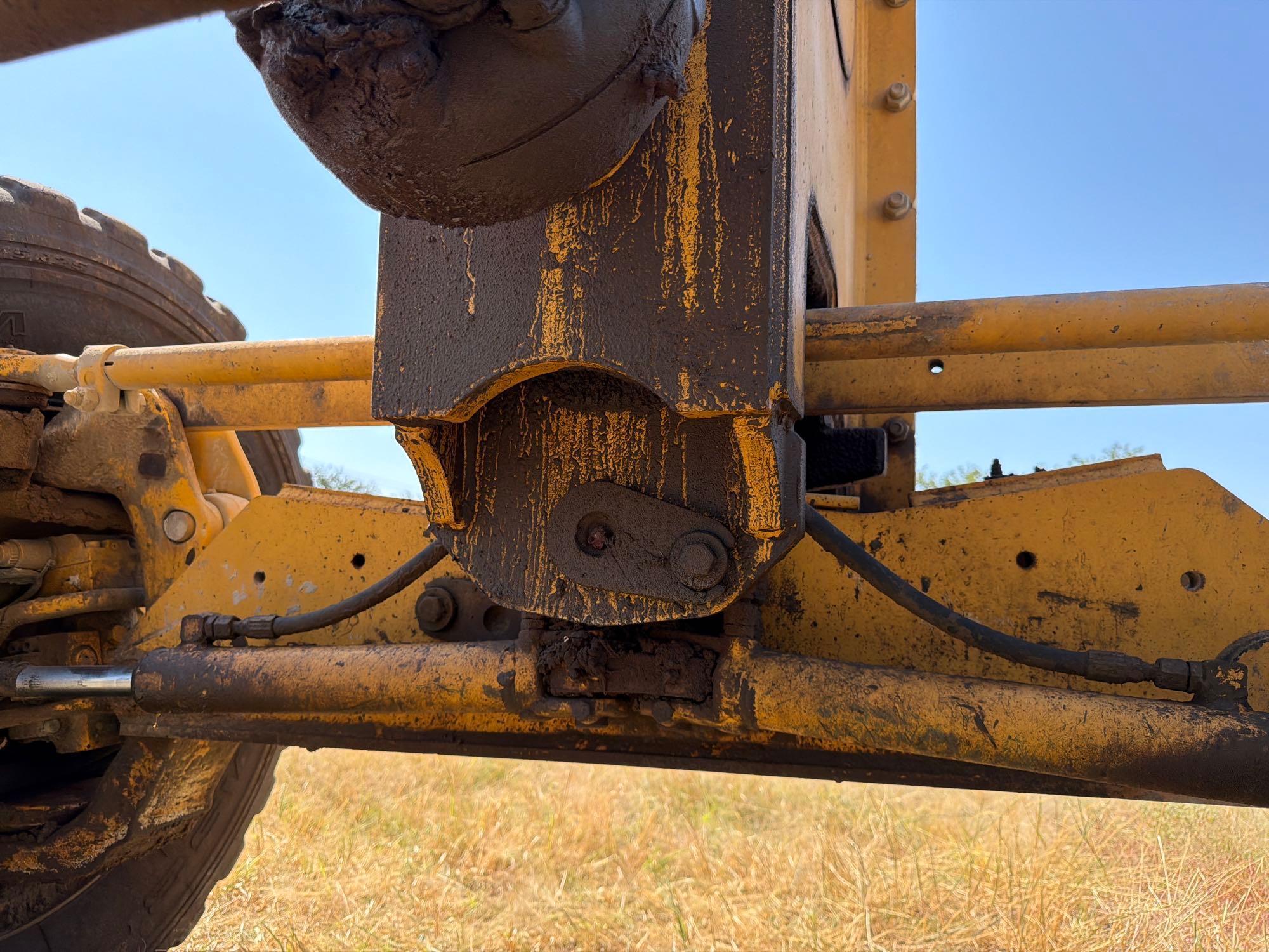 John Deere 672G
