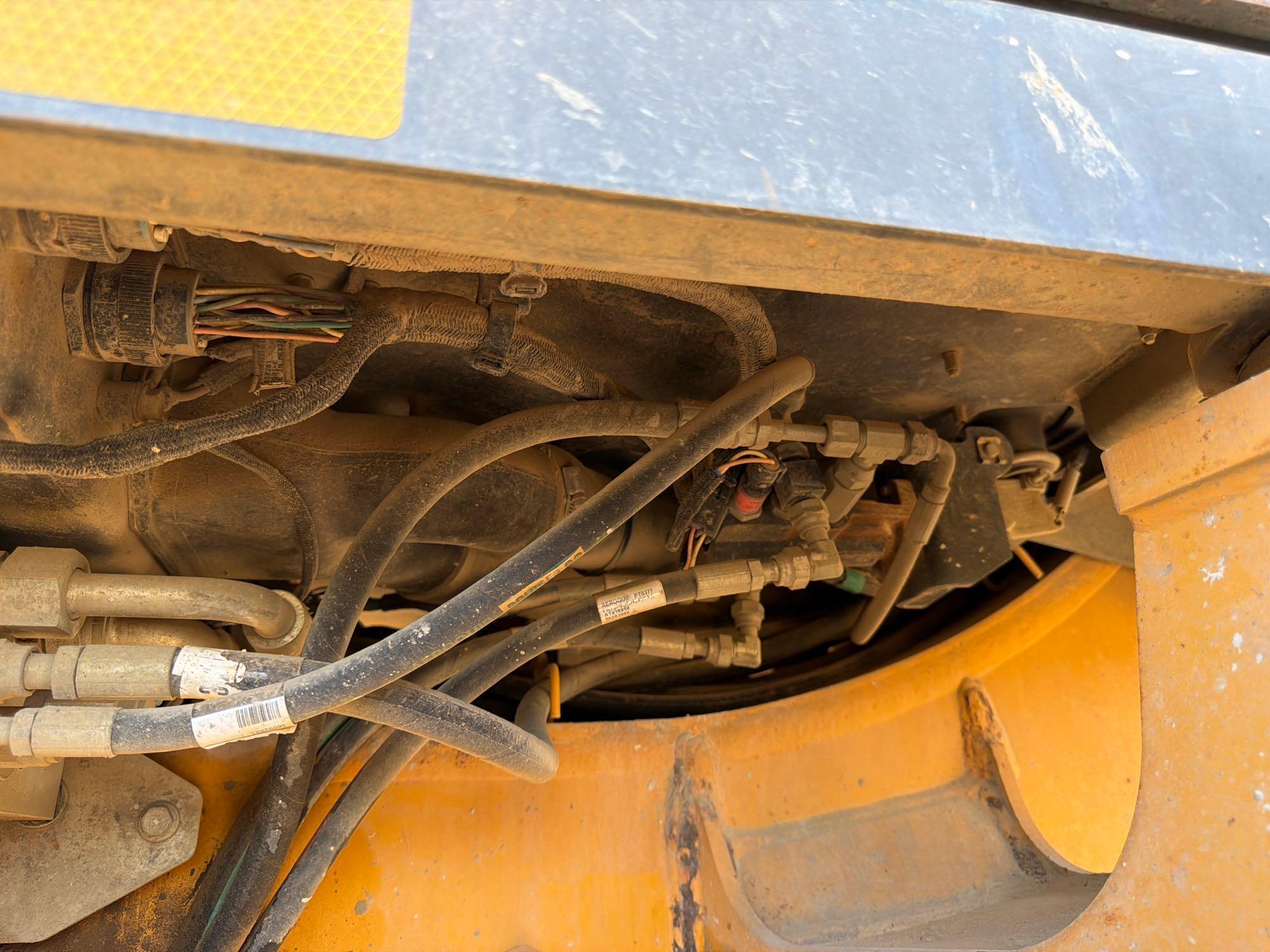 John Deere 672G