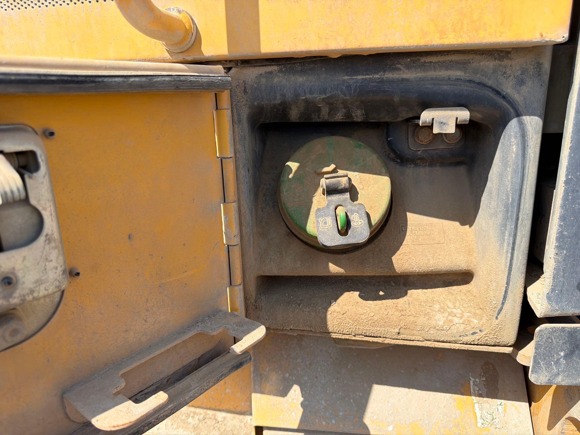 John Deere 672G