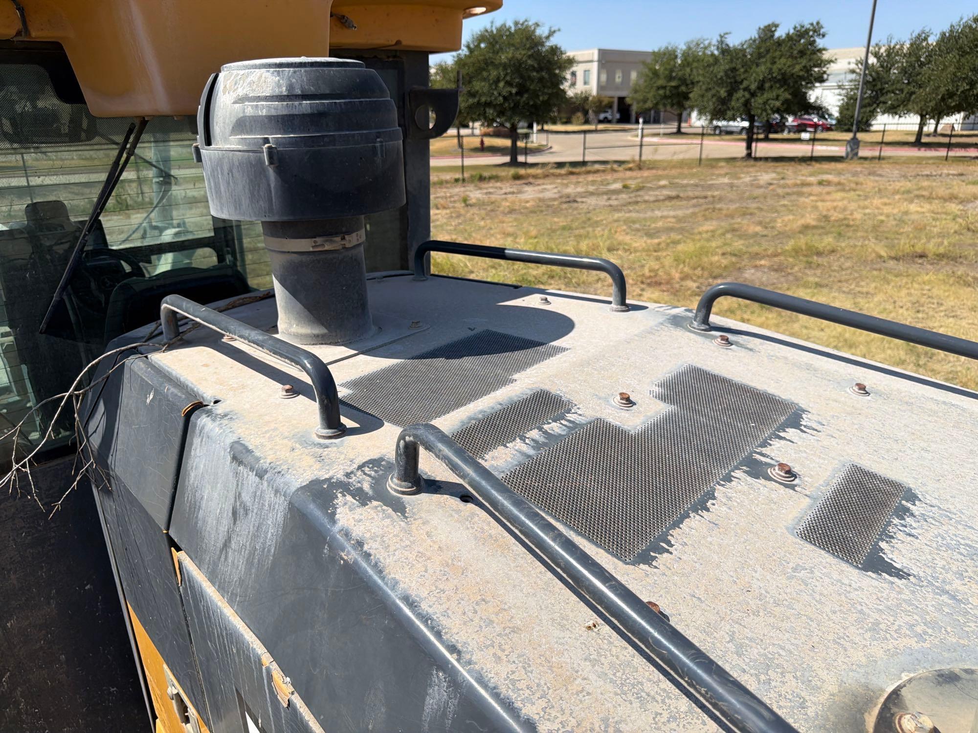 John Deere 672G