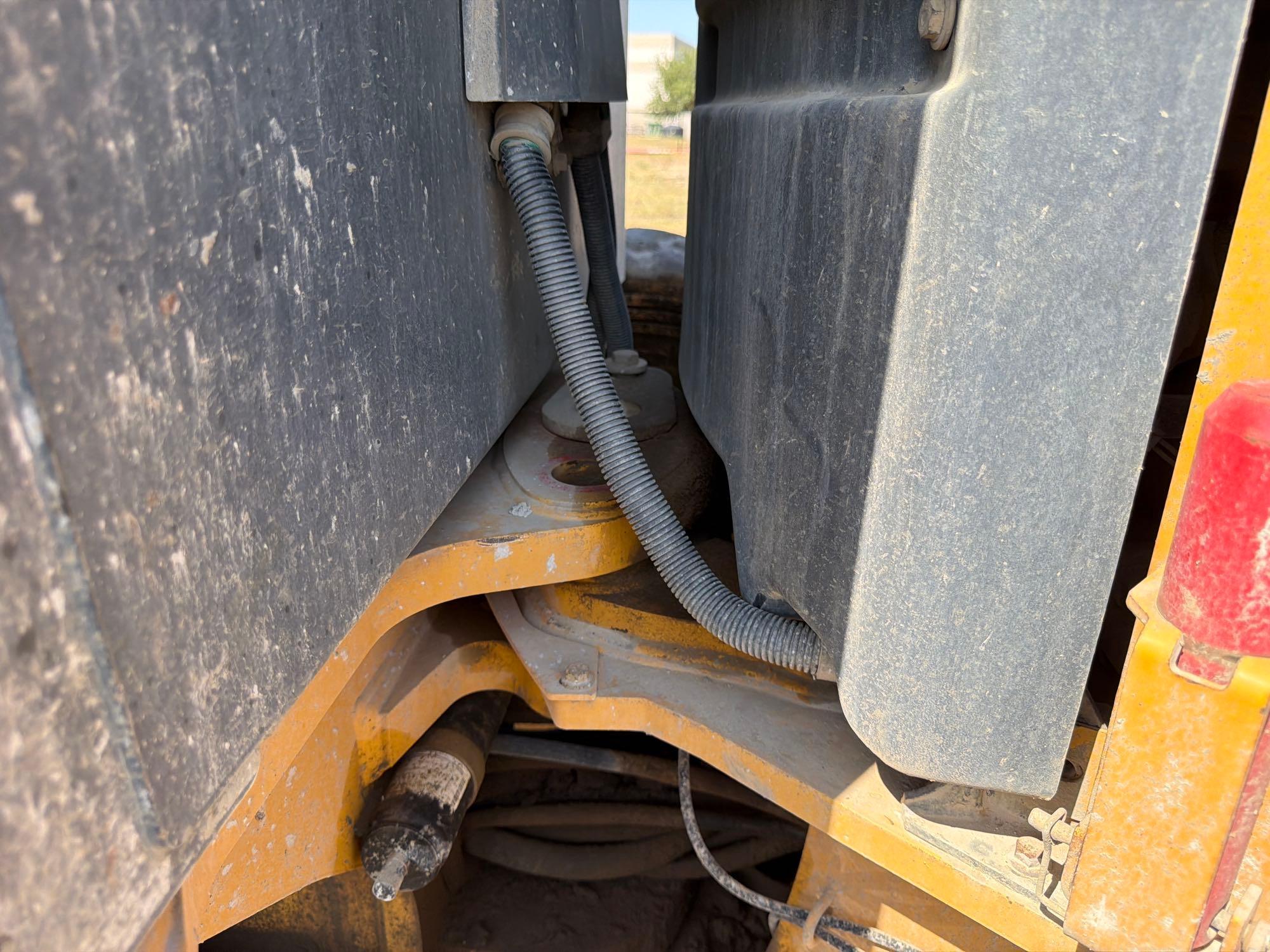 John Deere 672G